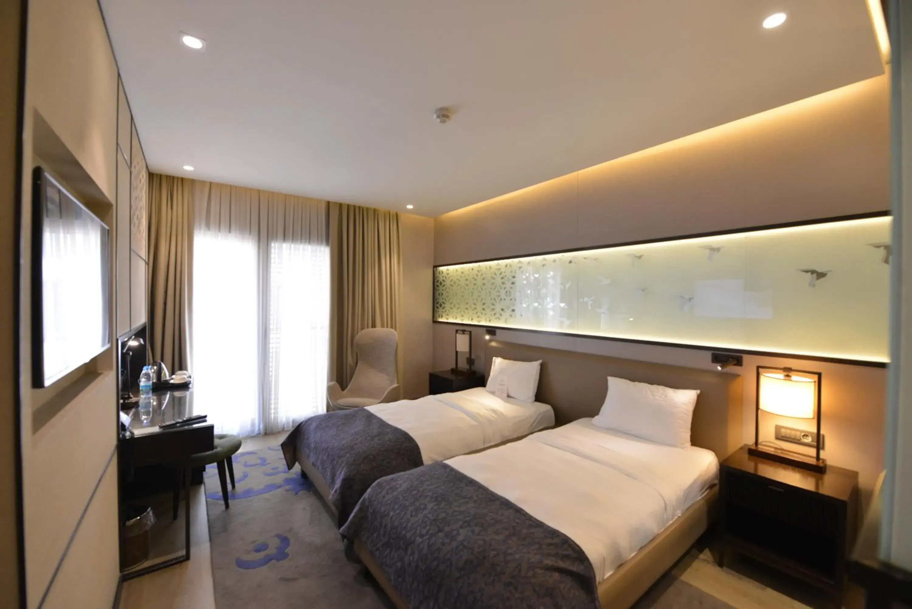 Photo of the whole room, Bed in Waxwing Hotel Photo of the whole room, Bed in Waxwing Hotel