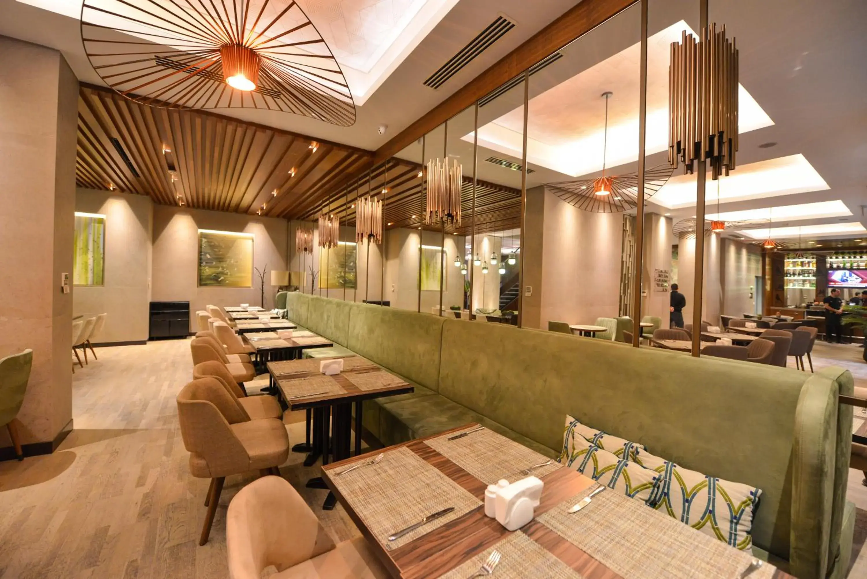 Restaurant/places to eat in Waxwing Hotel Restaurant/places to eat in Waxwing Hotel