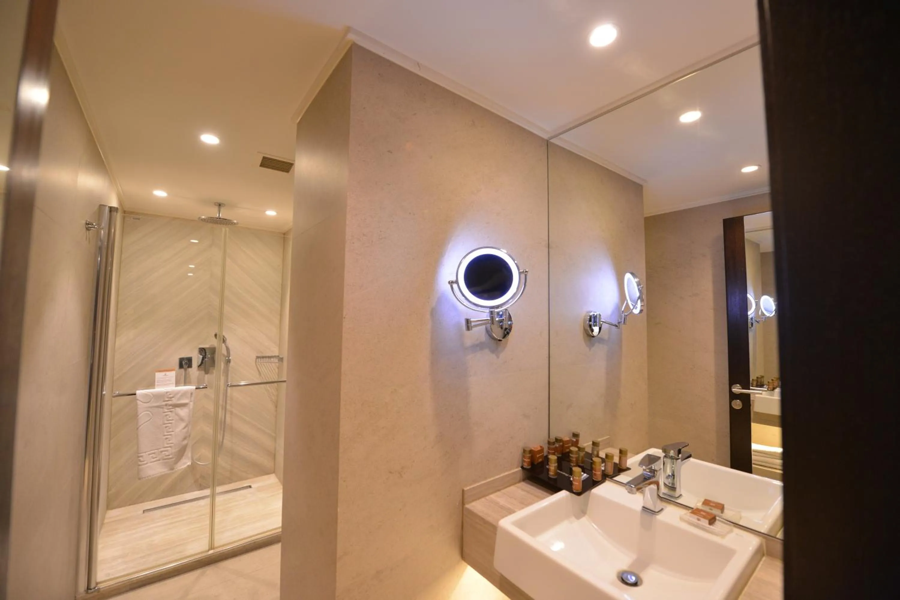 Bathroom in Waxwing Hotel