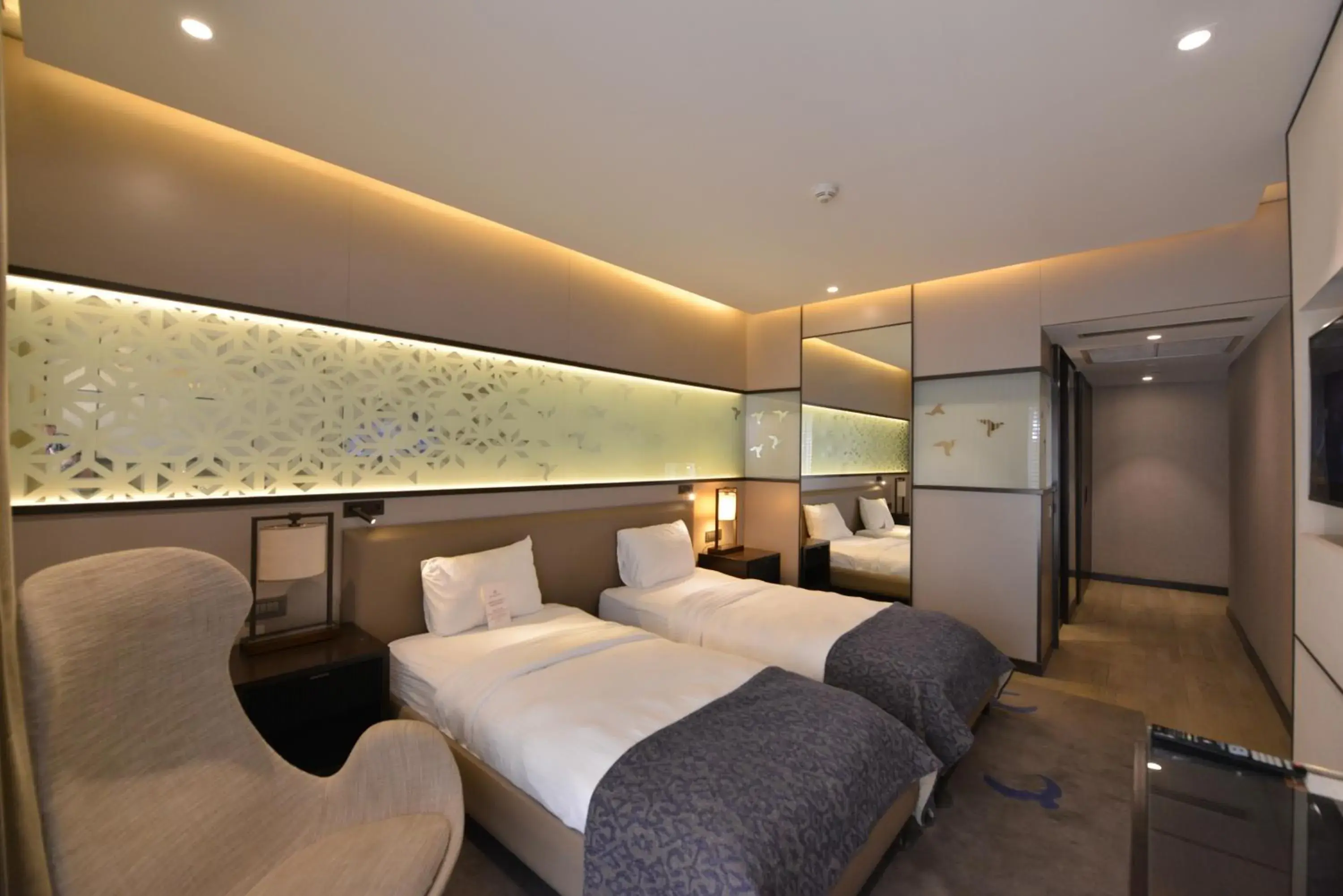 Photo of the whole room, Bed in Waxwing Hotel Photo of the whole room, Bed in Waxwing Hotel