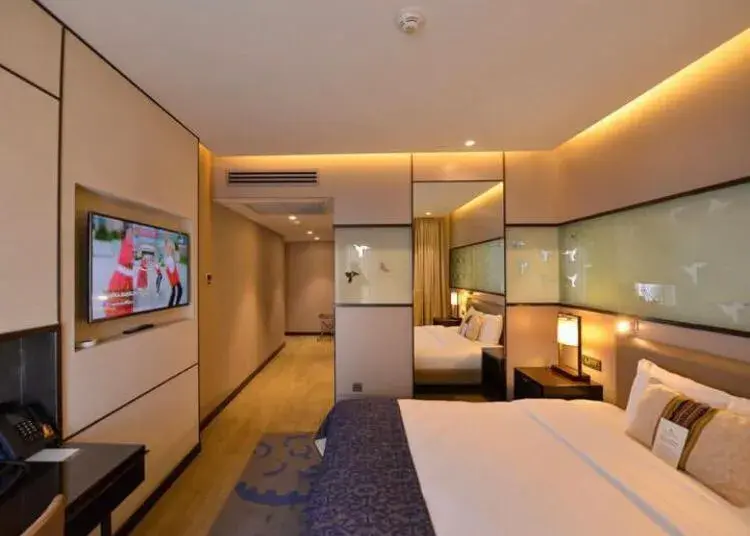 Photo of the whole room, Bed in Waxwing Hotel Photo of the whole room, Bed in Waxwing Hotel