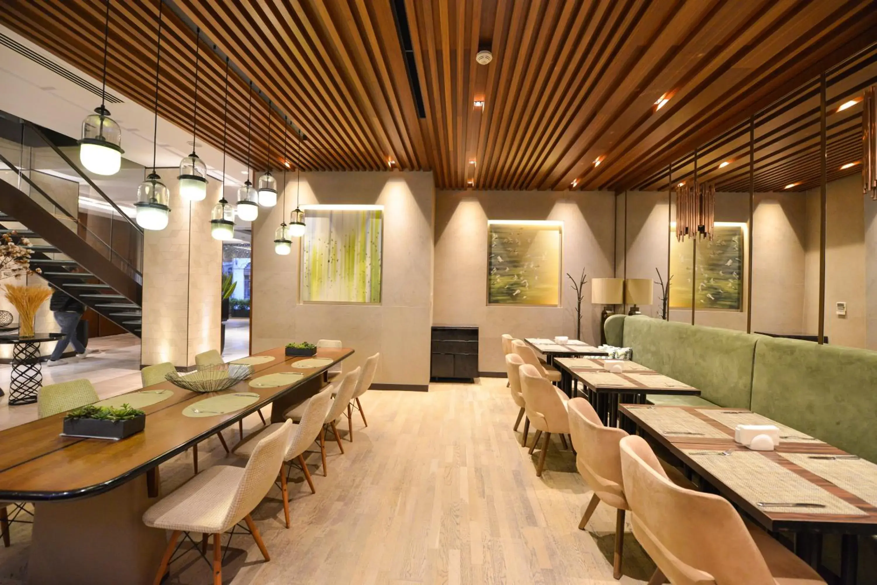 Restaurant/places to eat in Waxwing Hotel Restaurant/places to eat in Waxwing Hotel