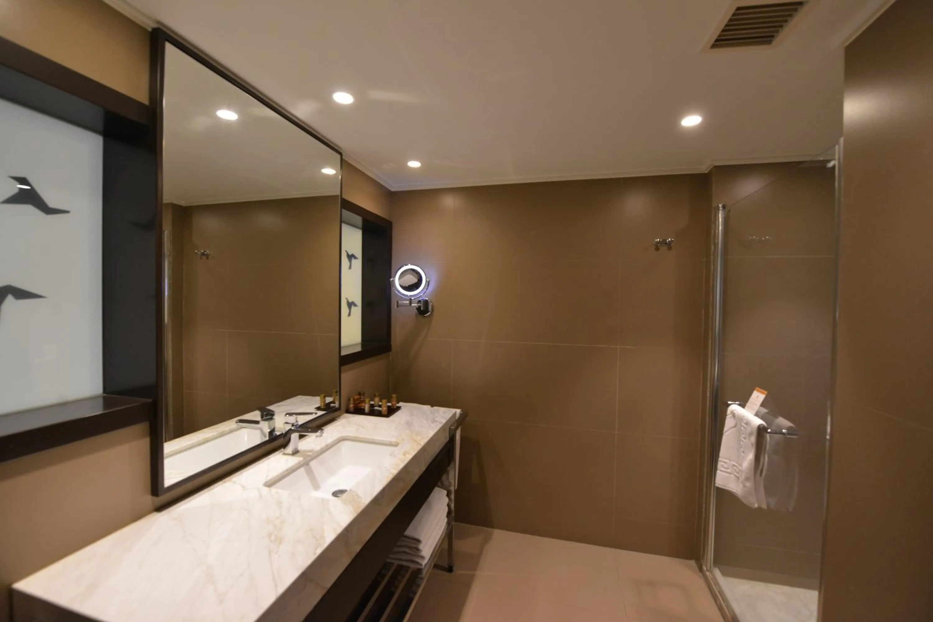 Bathroom in Waxwing Hotel