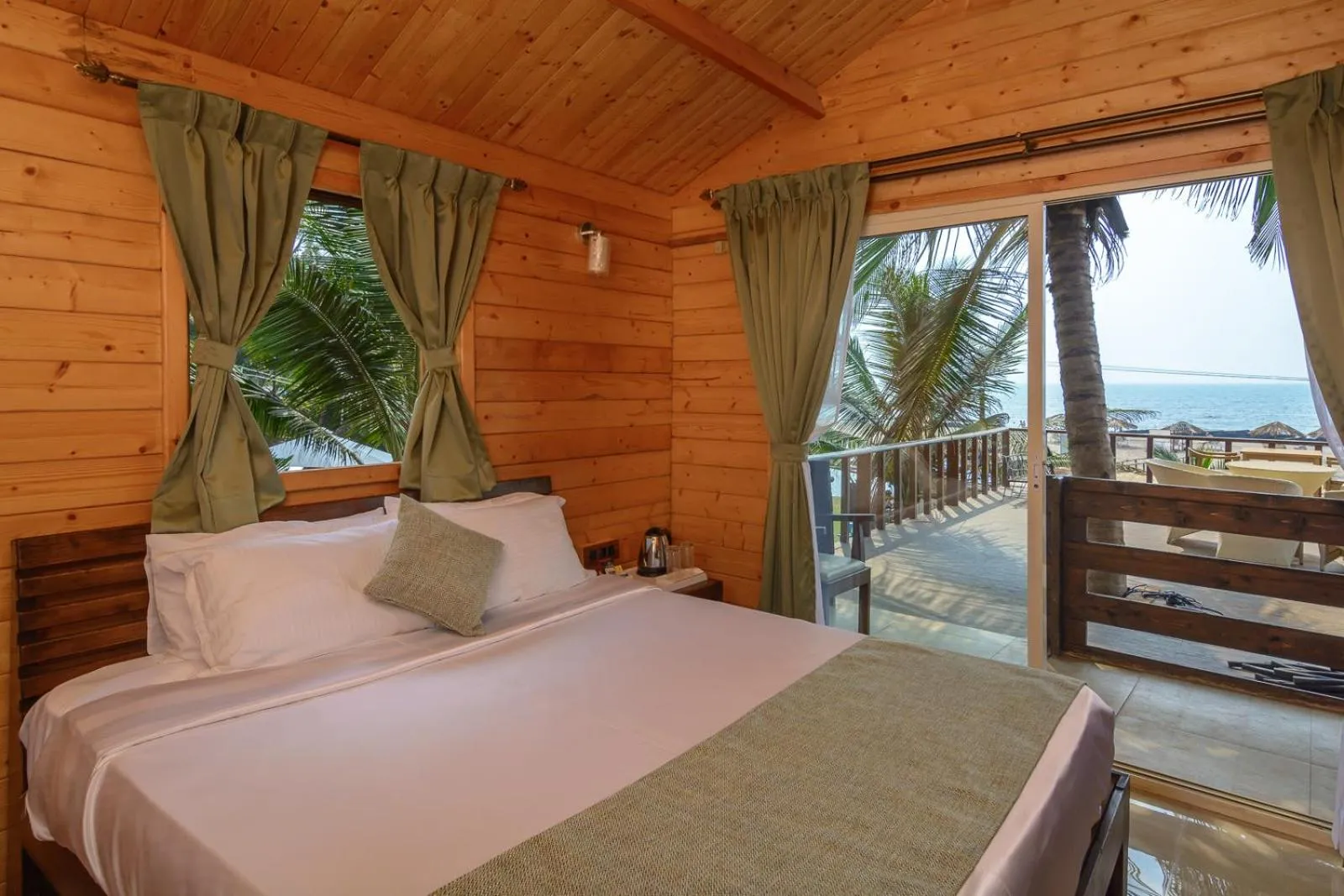 Day, Bed in Antares Beach Resort, Vagator