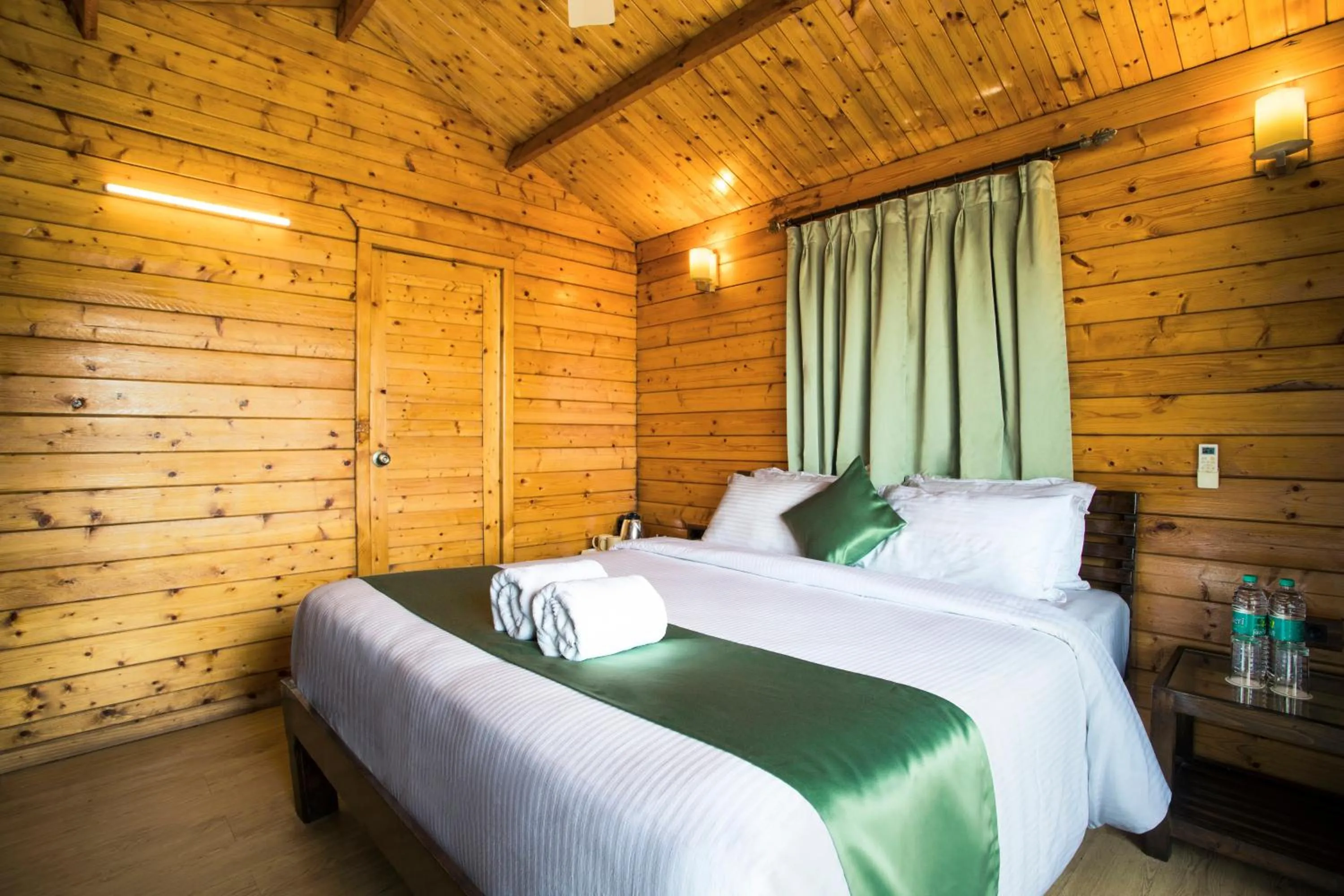 Bedroom, Bed in Antares Beach Resort, Vagator