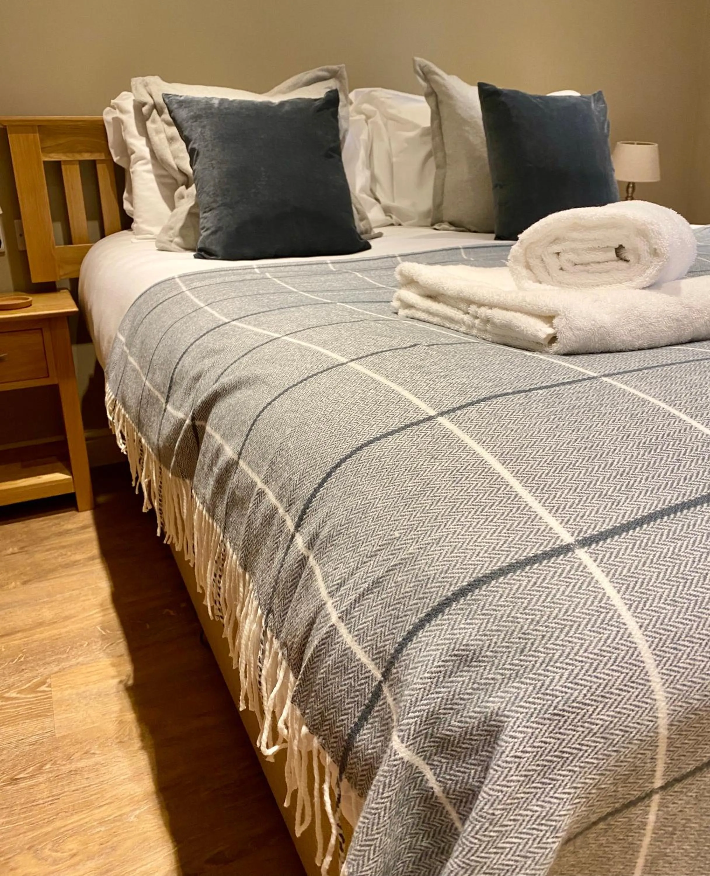 Bedroom, Bed in The Lion at West Pennard