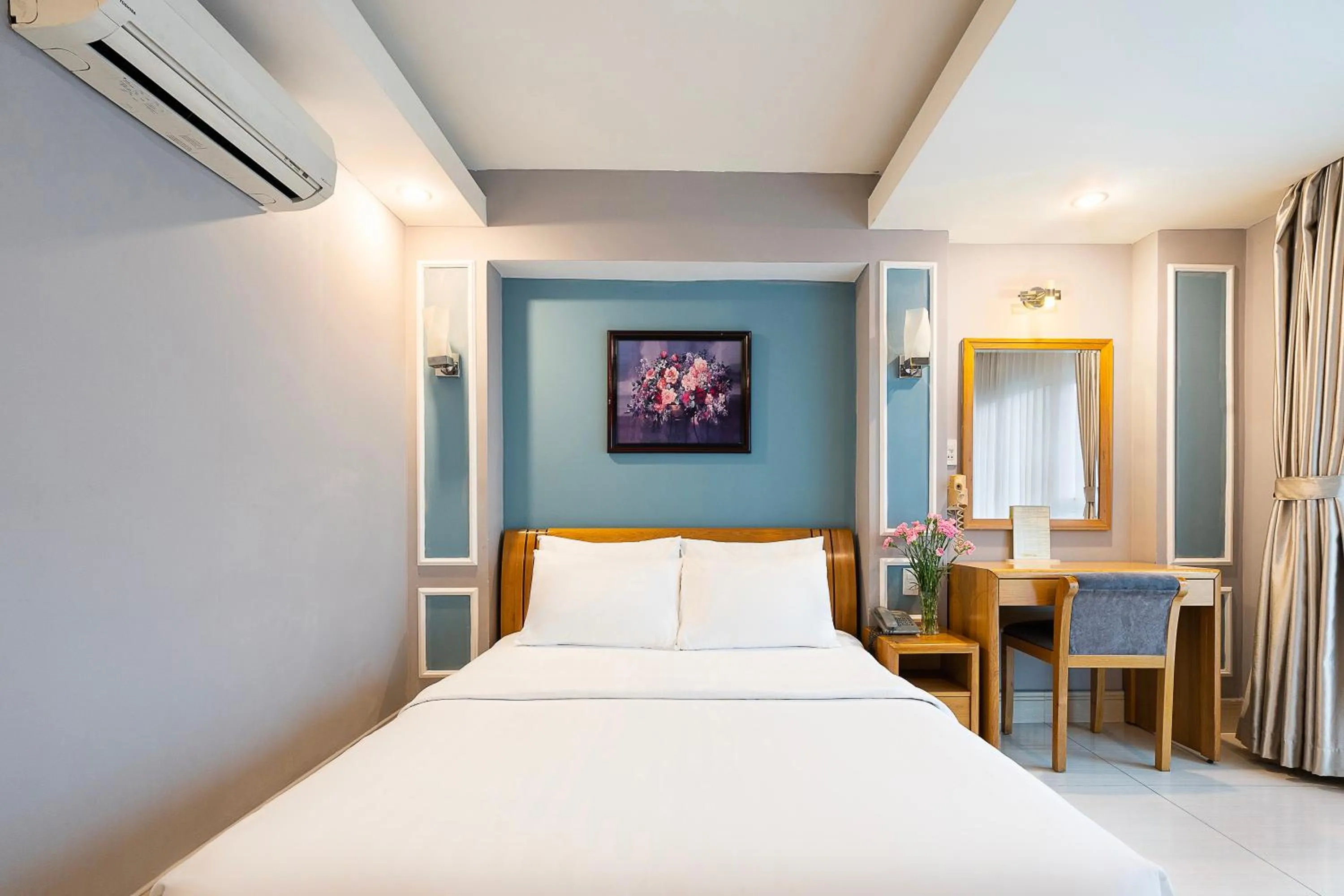 Photo of the whole room, Bed in Lucky Star Hotel 146 Nguyen Trai