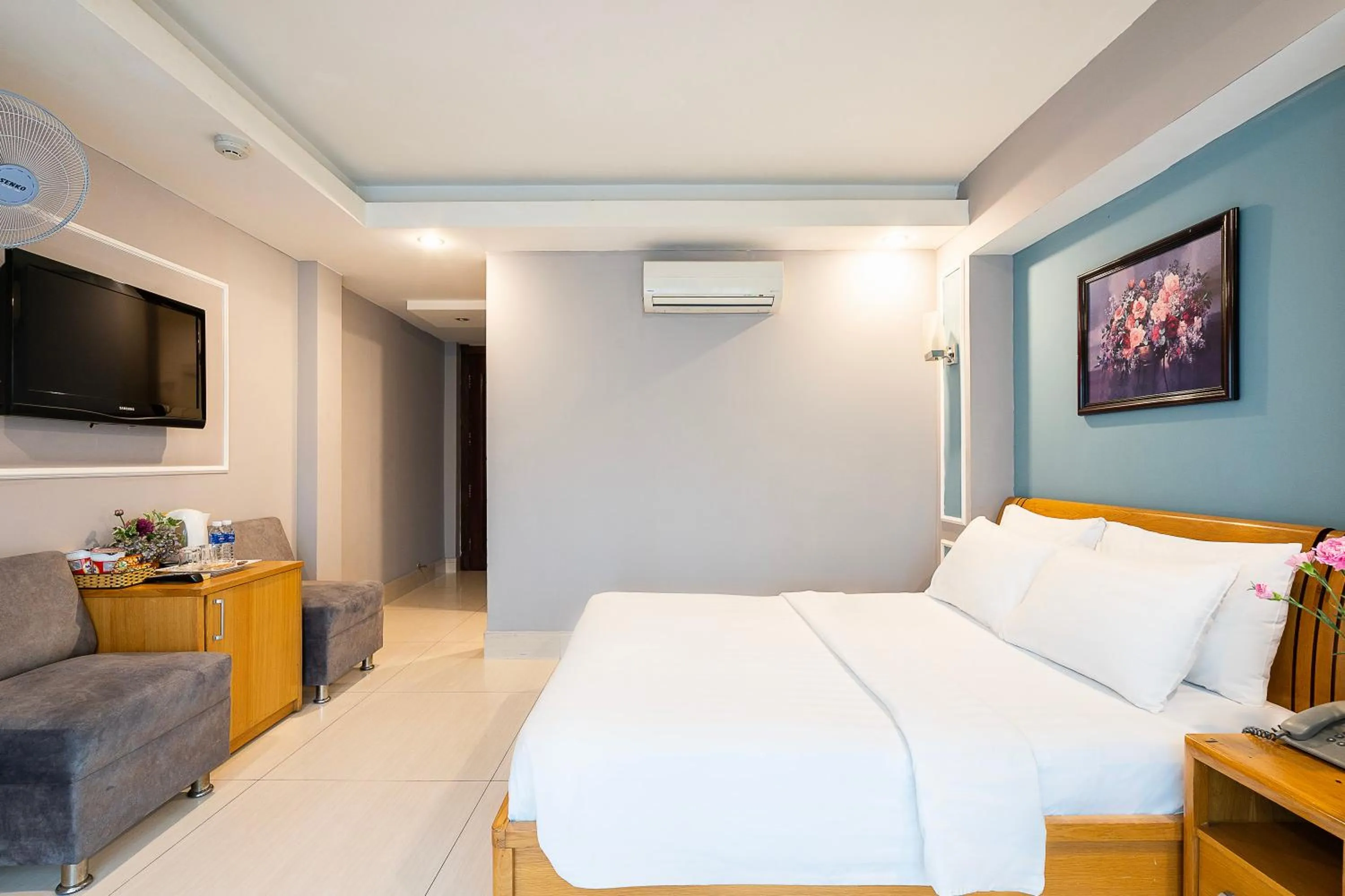 Photo of the whole room, Bed in Lucky Star Hotel 146 Nguyen Trai