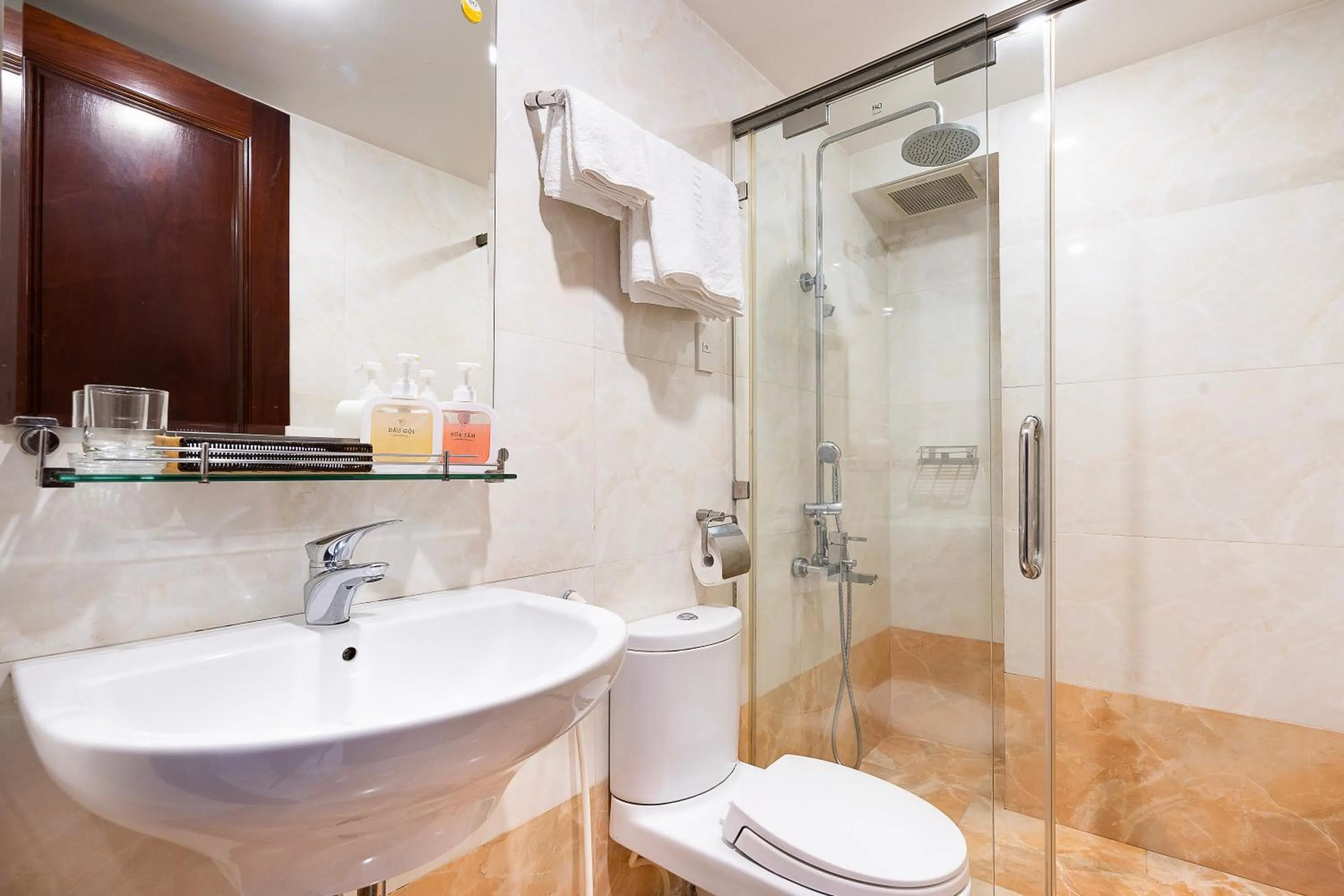 Bathroom in Lucky Star Hotel 146 Nguyen Trai