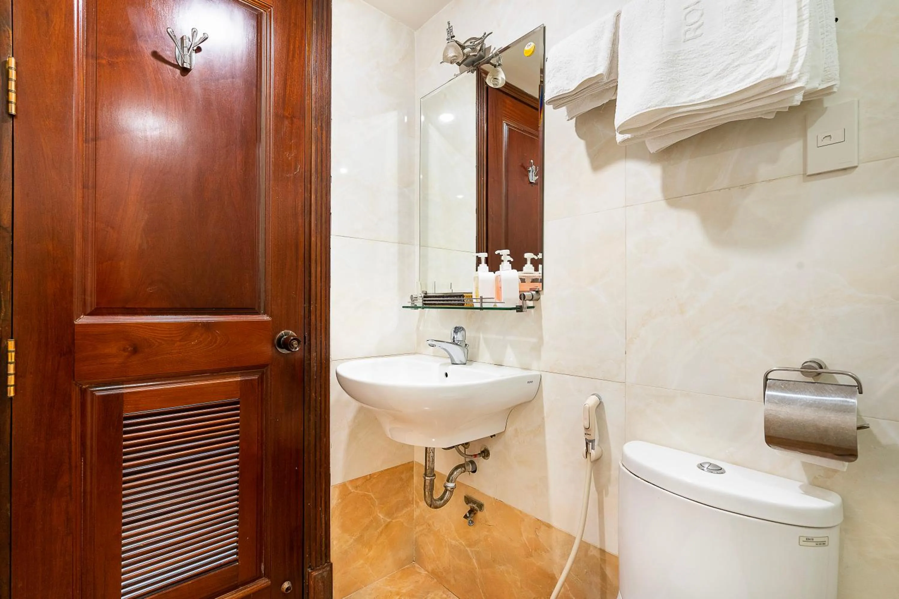 Bathroom in Lucky Star Hotel 146 Nguyen Trai