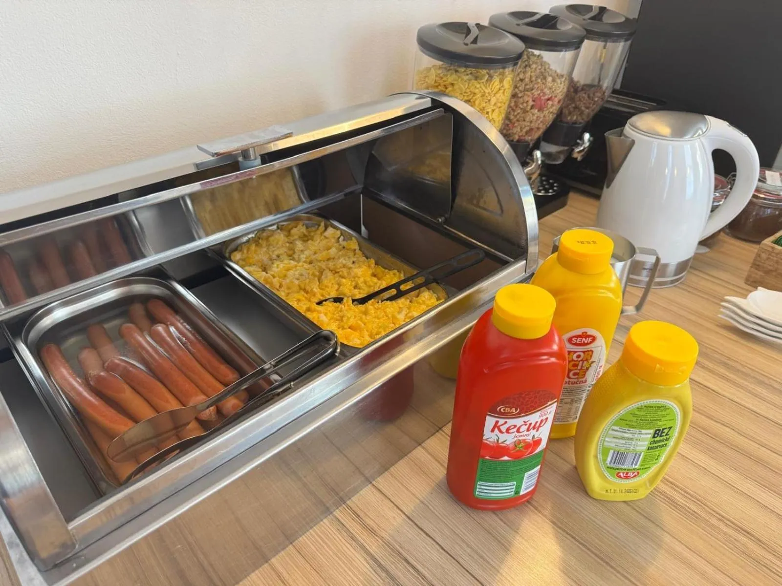 Buffet breakfast in Hotel Pod Radnicí