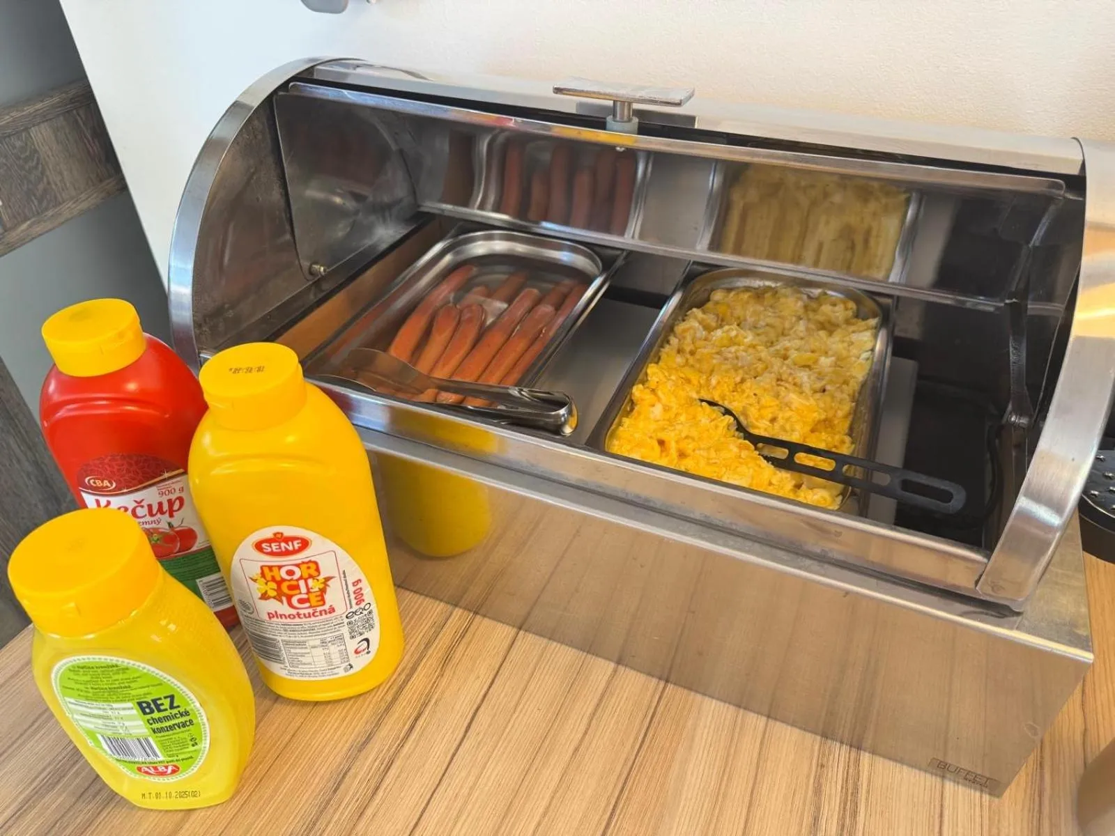 Buffet breakfast in Hotel Pod Radnicí