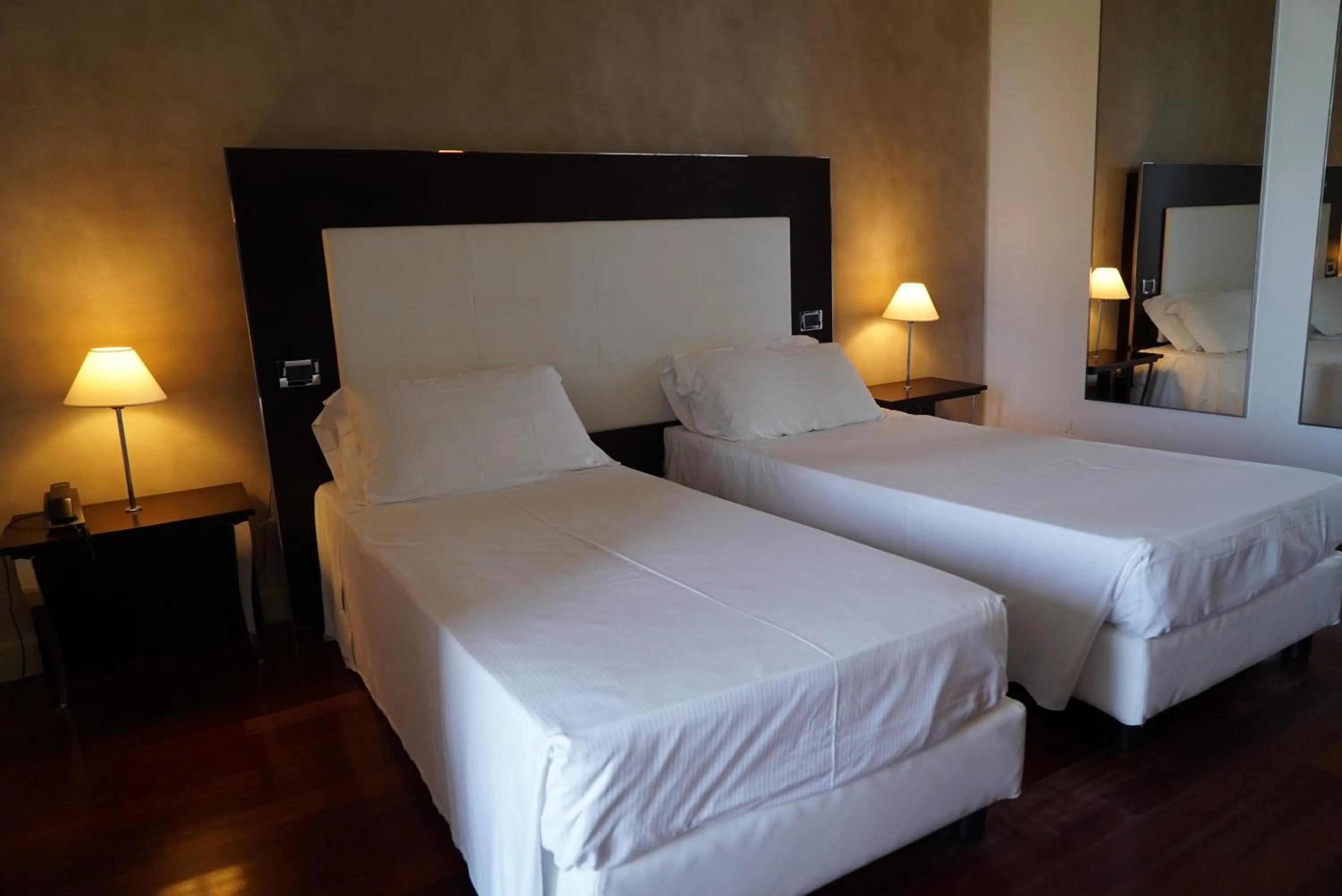 Bed in Cremona Palace Hotel