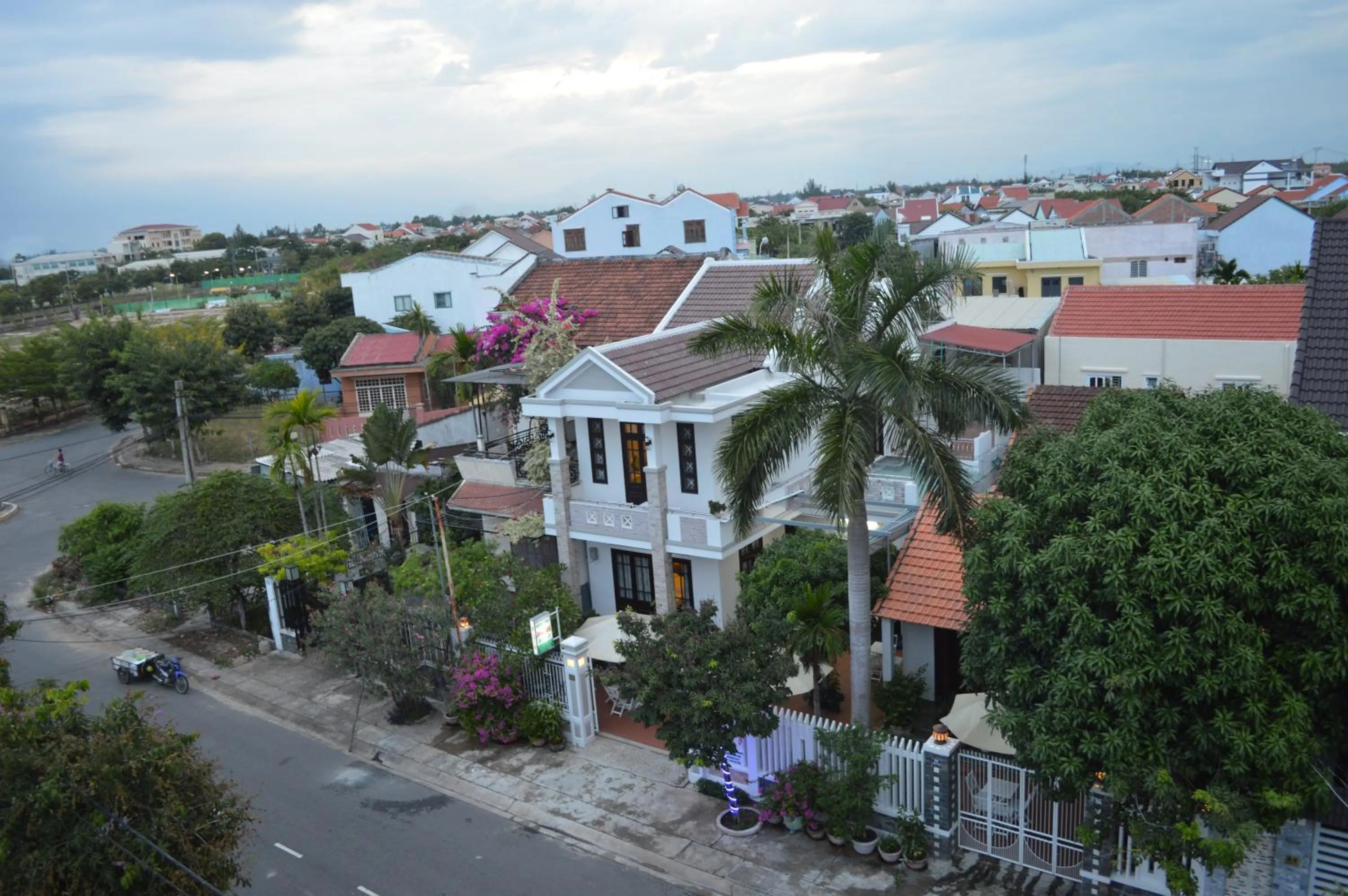Day, Neighborhood in HaLo HomeStay