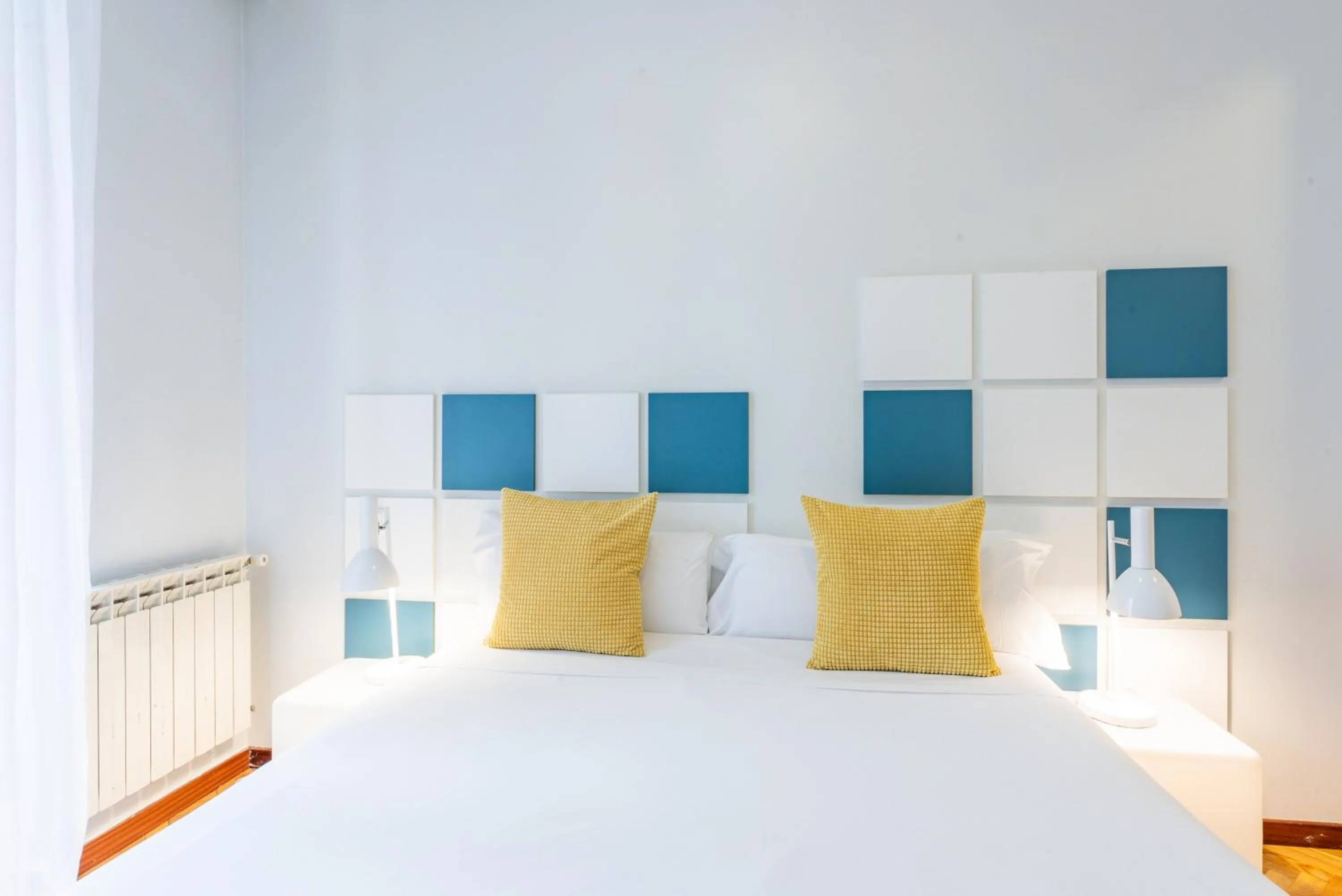 Bed in Smartr Madrid Chueca