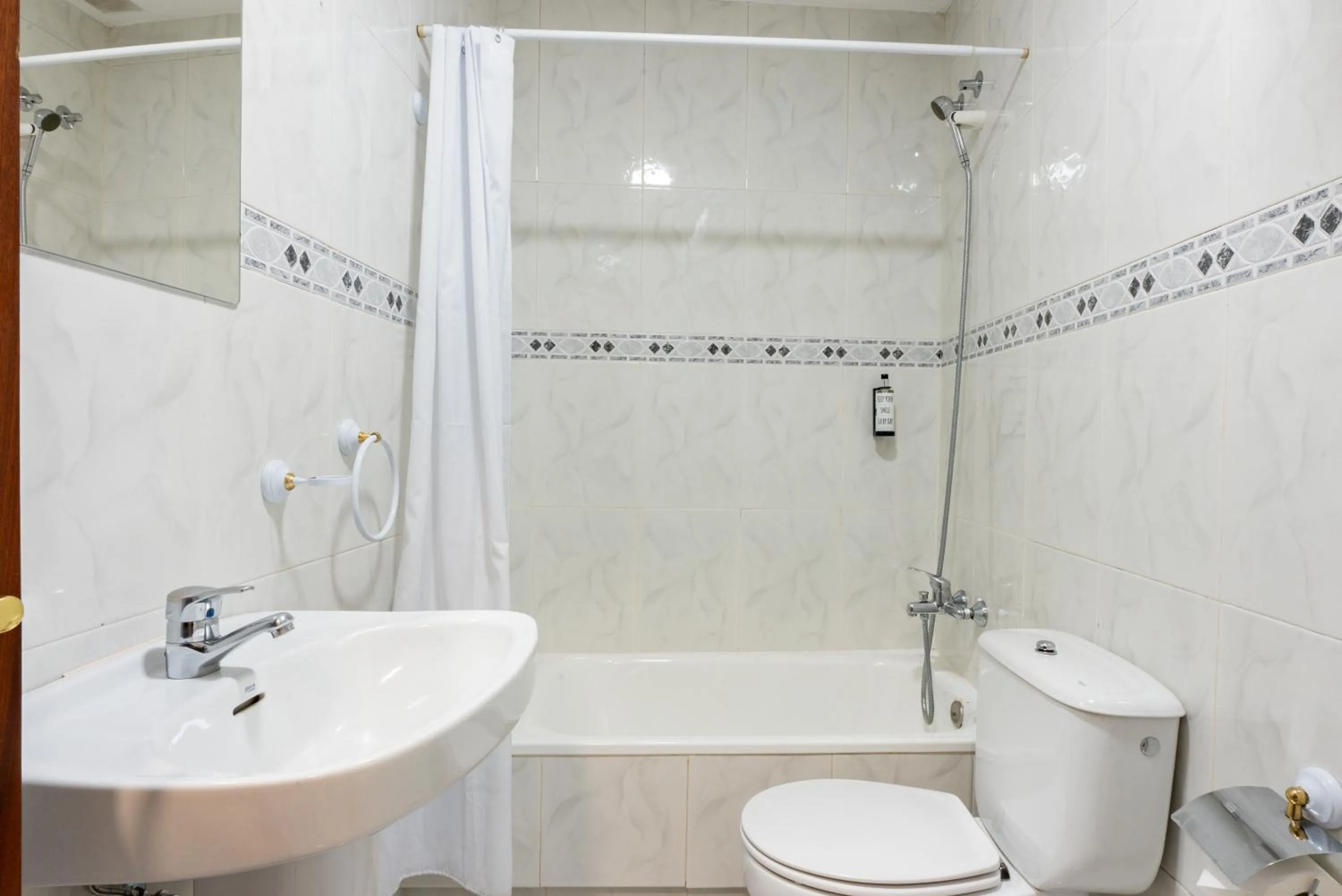 Shower in Smartr Madrid Chueca