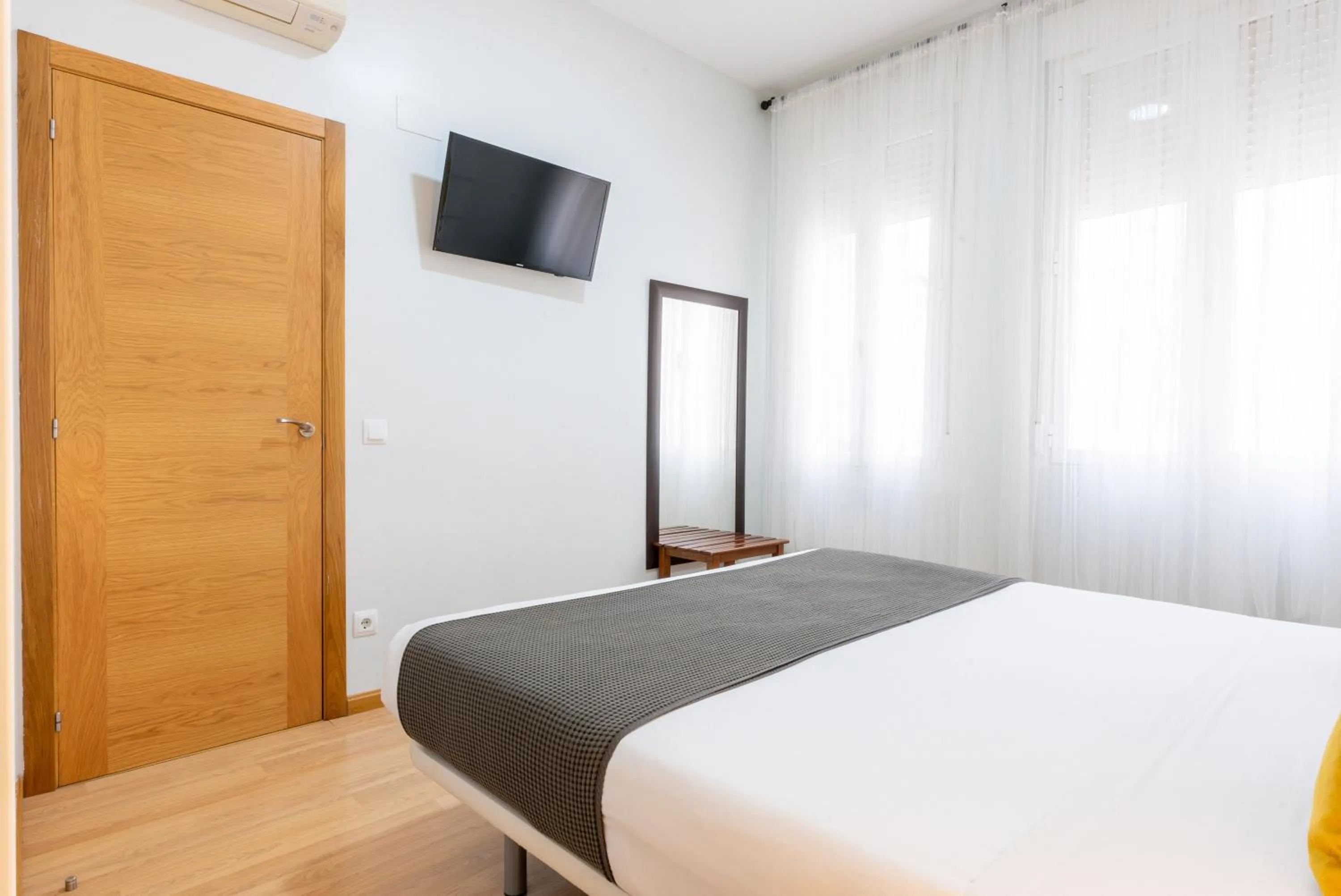 Bed in Smartr Madrid Chueca