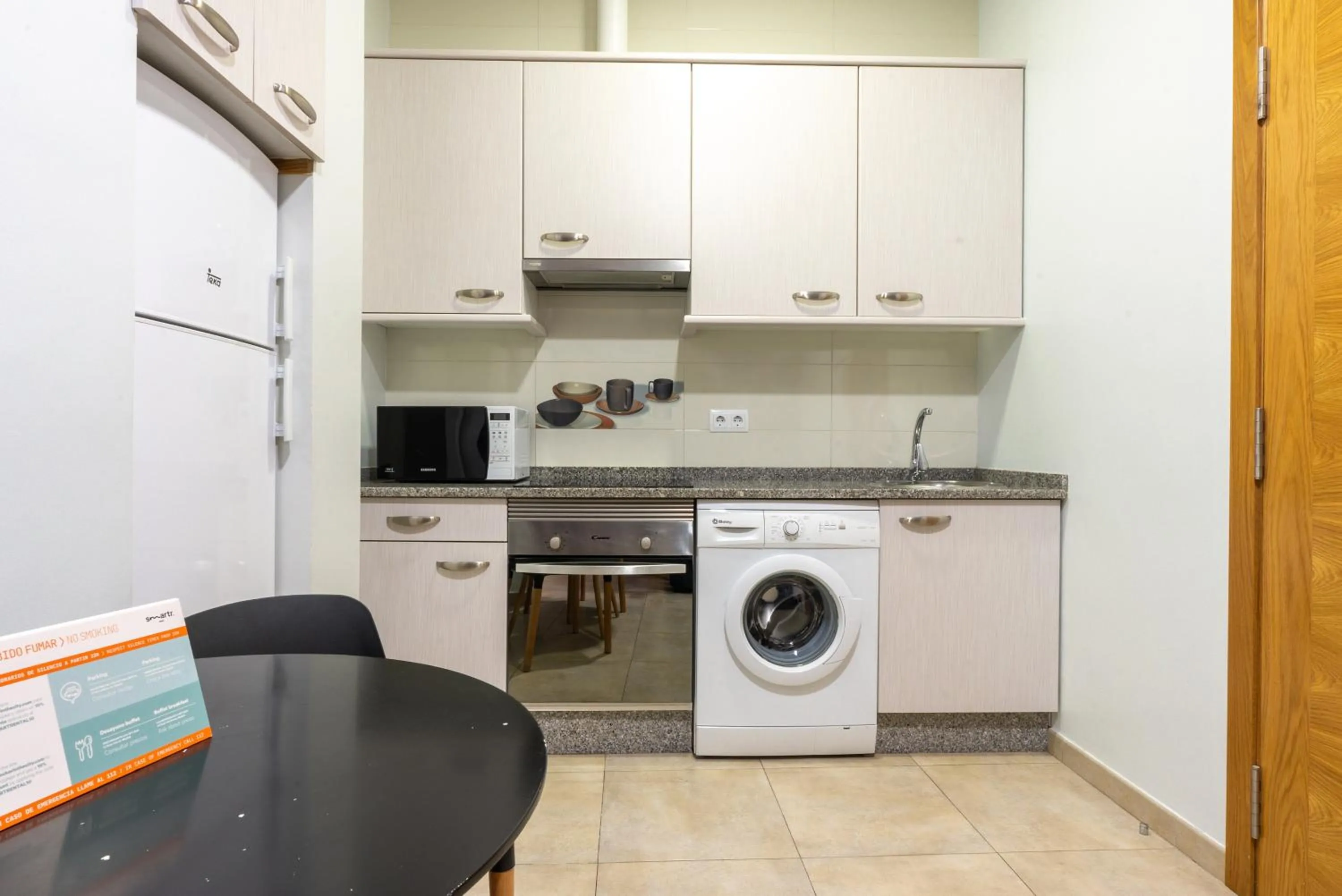 Kitchen or kitchenette in Smartr Madrid Chueca