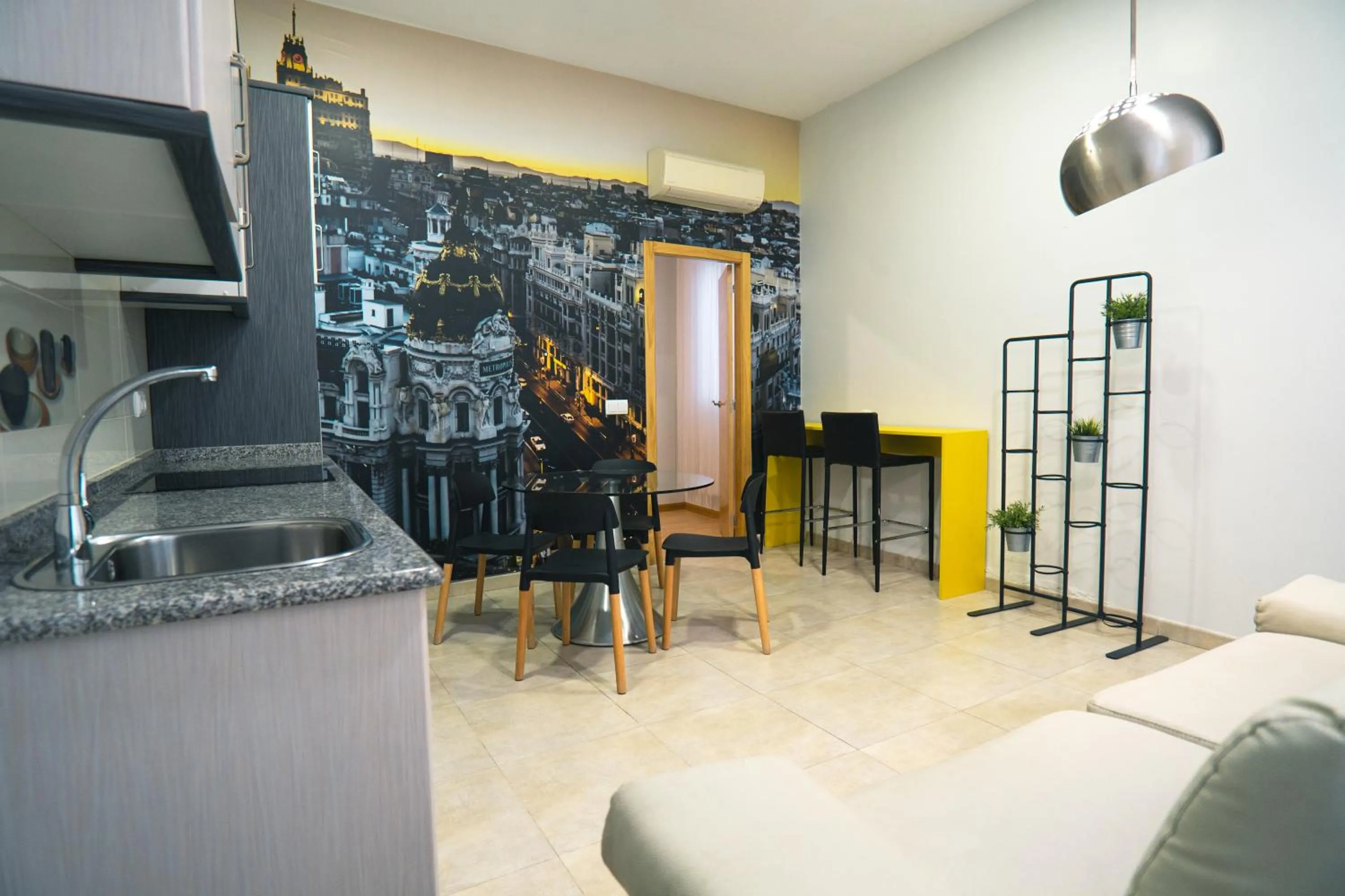 Kitchen or kitchenette in Smartr Madrid Chueca