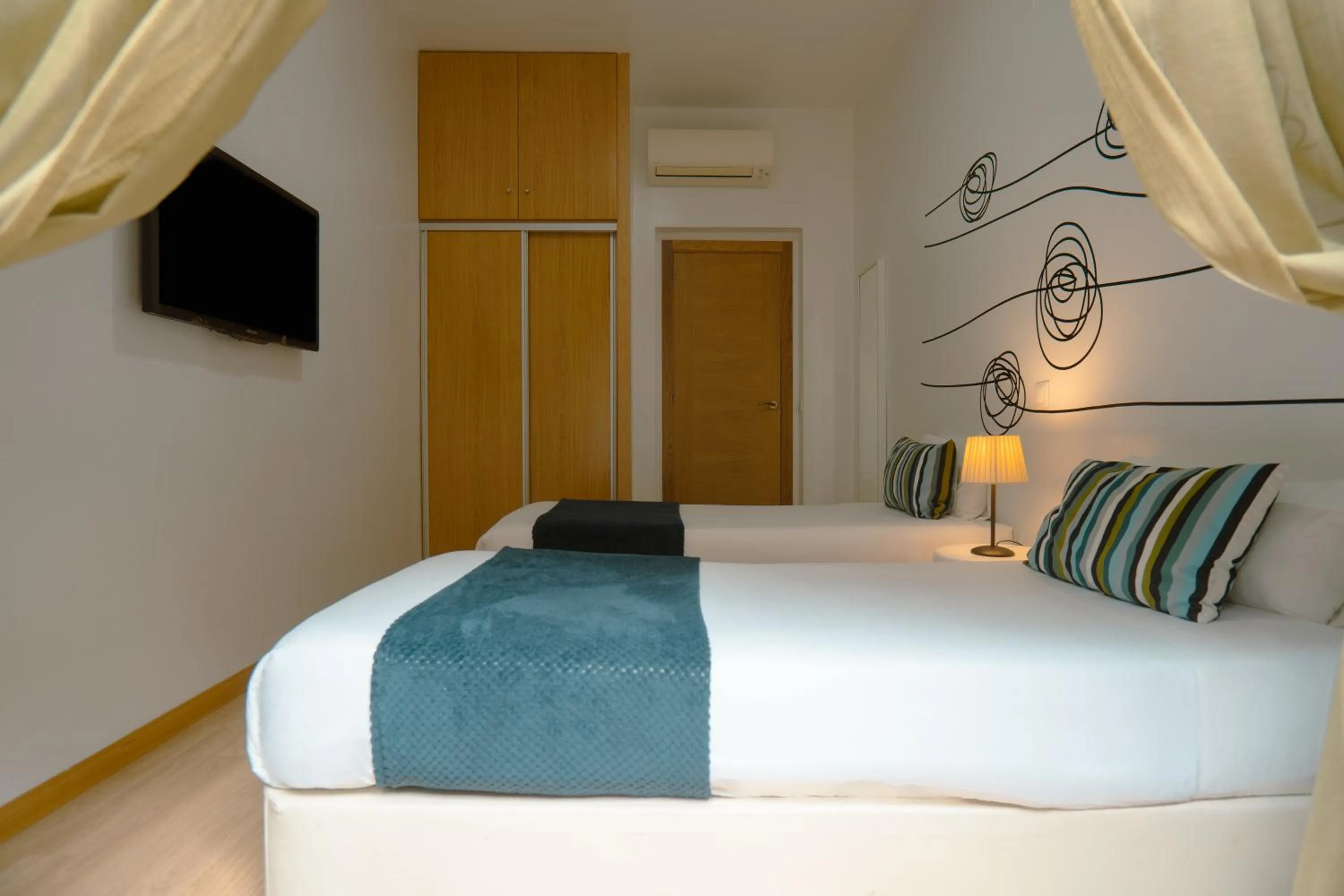 Bed in Smartr Madrid Chueca
