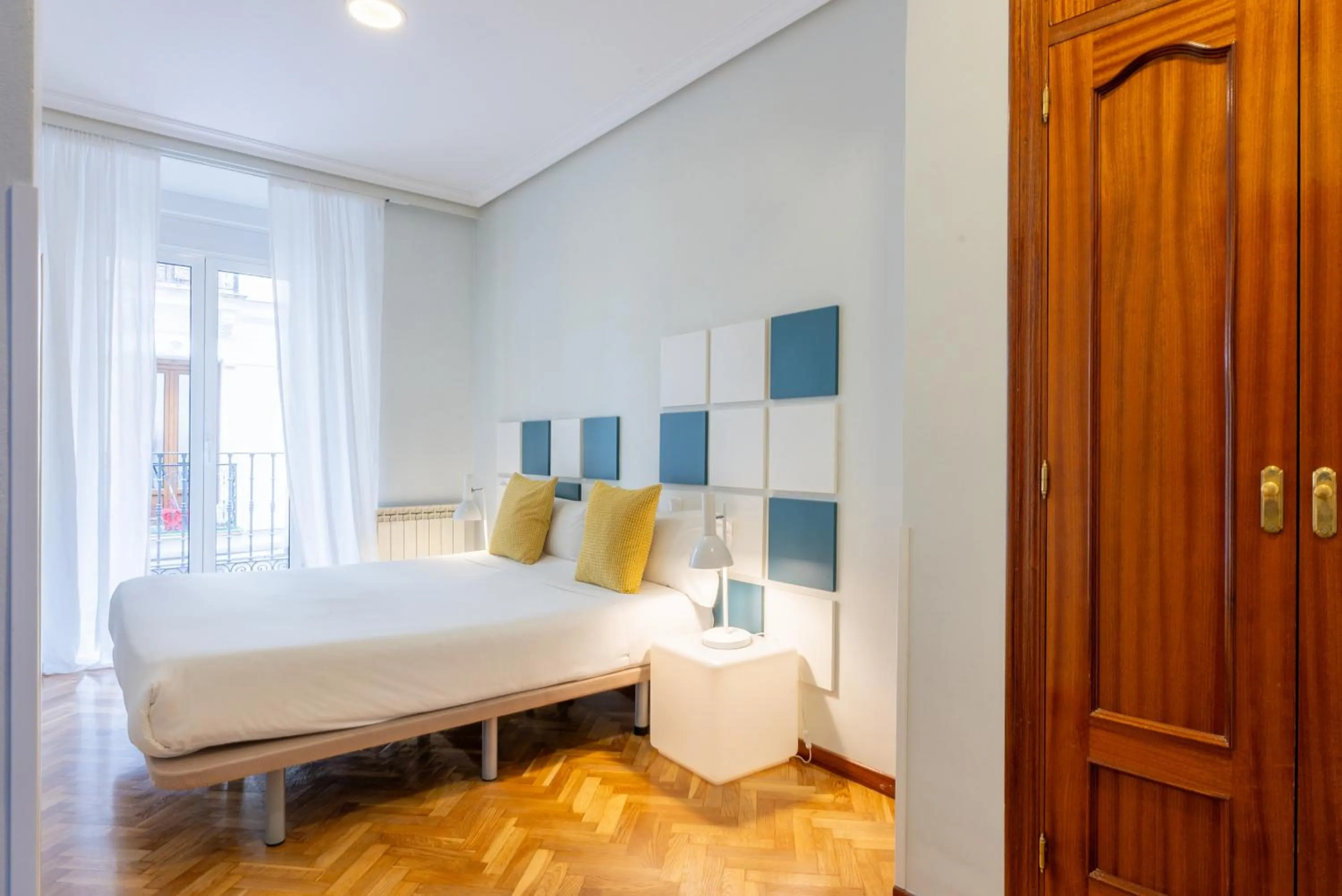 Bed in Smartr Madrid Chueca