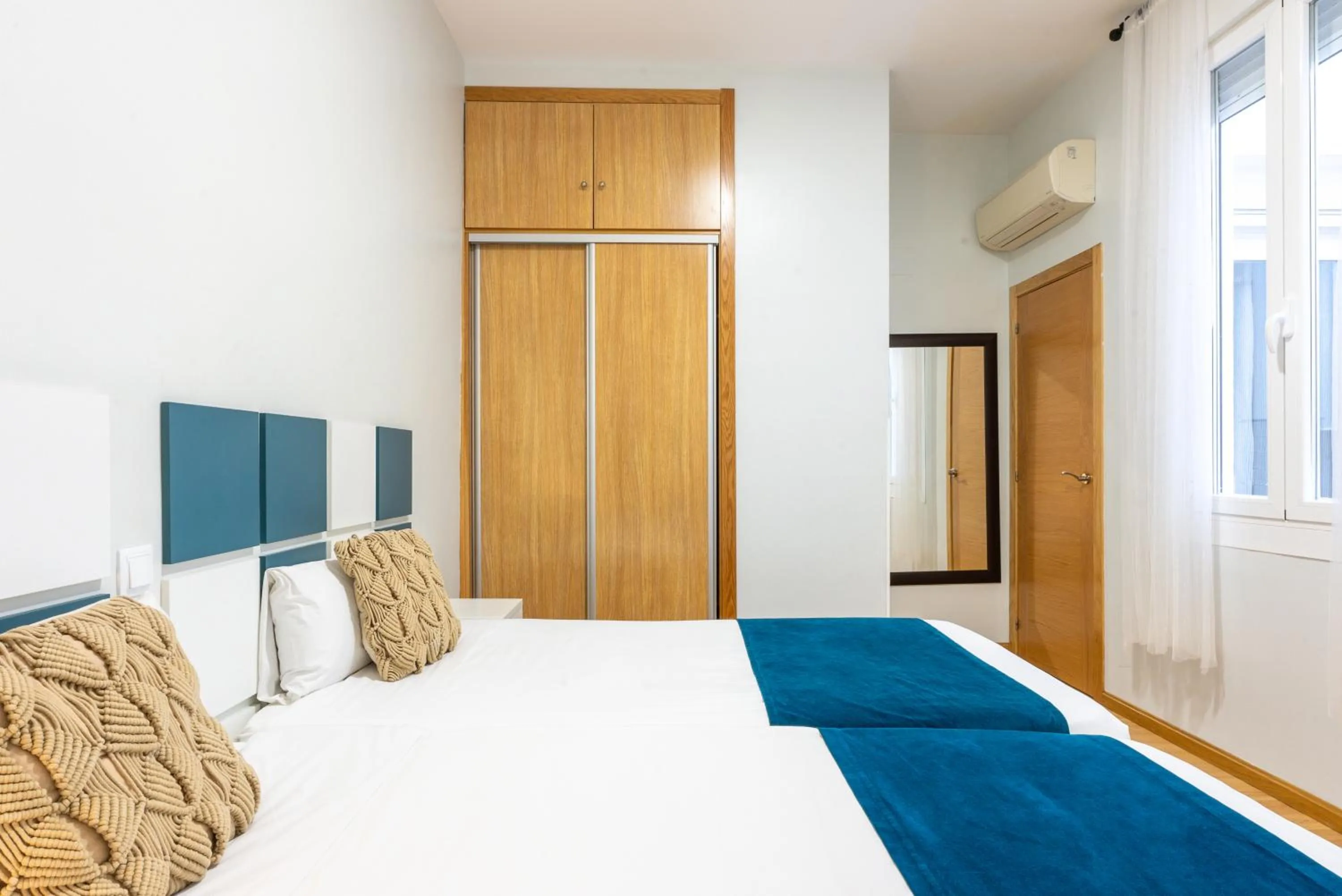 Bed in Smartr Madrid Chueca