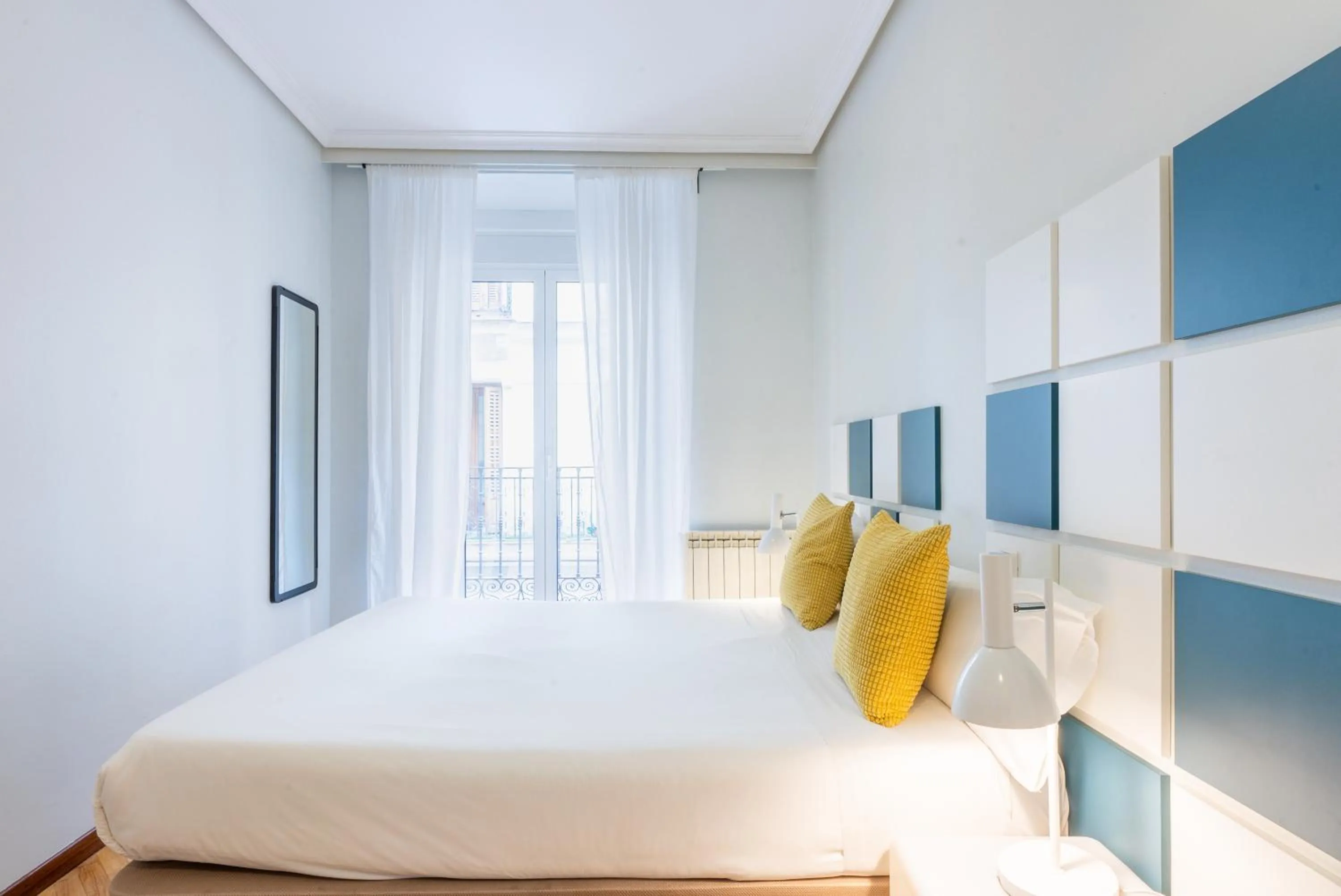 Bed in Smartr Madrid Chueca