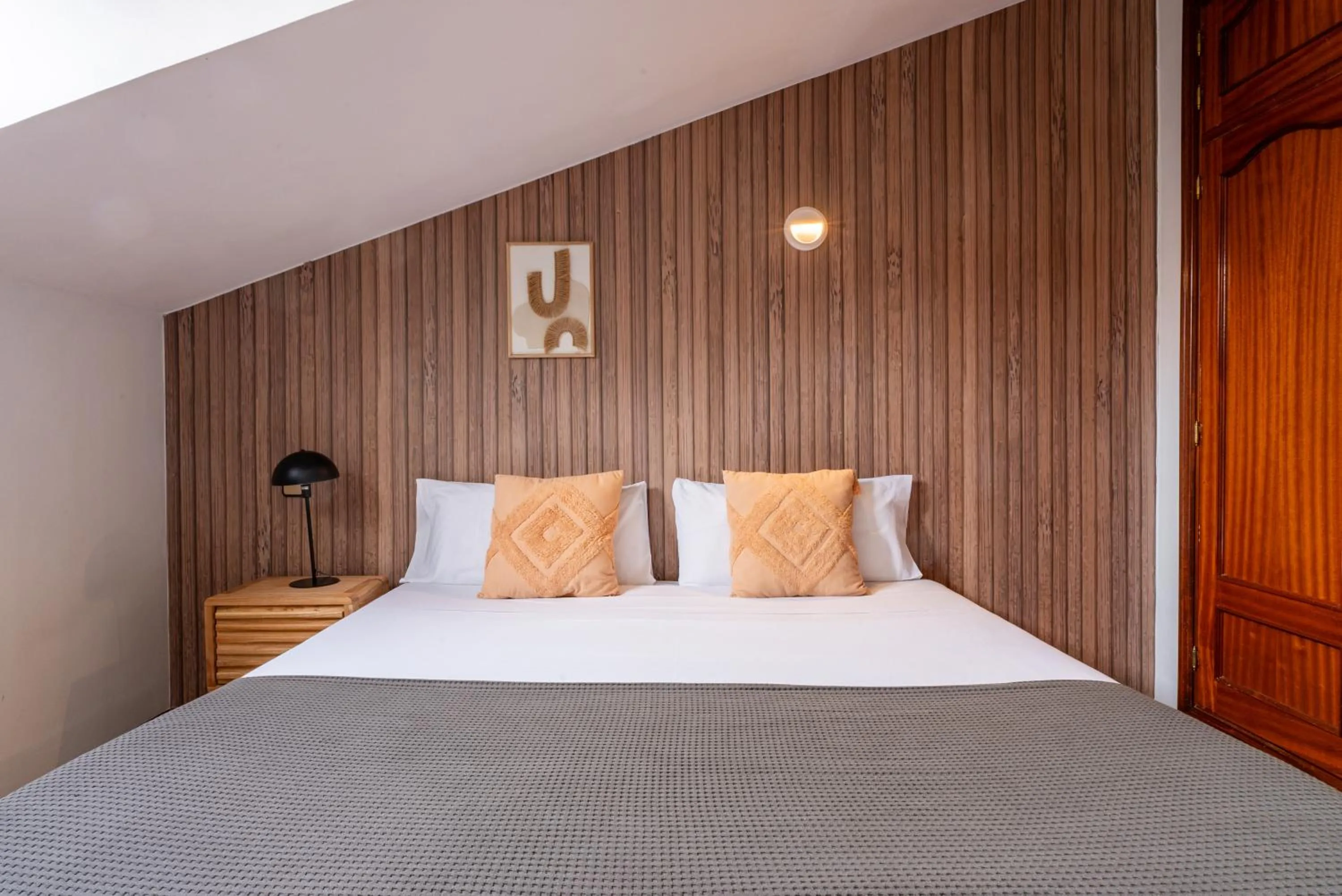 Bed in Smartr Madrid Chueca