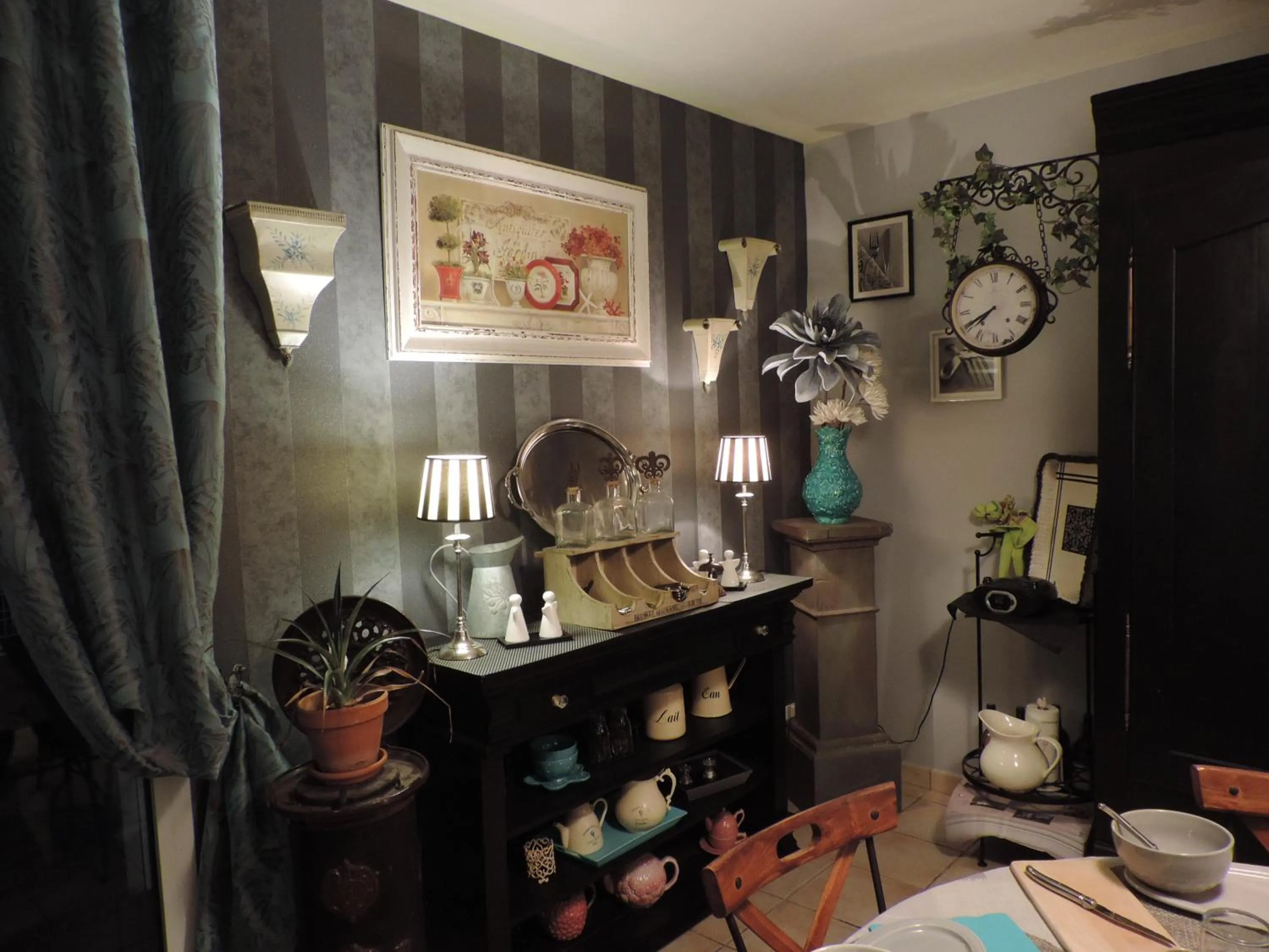 Restaurant/places to eat in Villa Des Hortensias