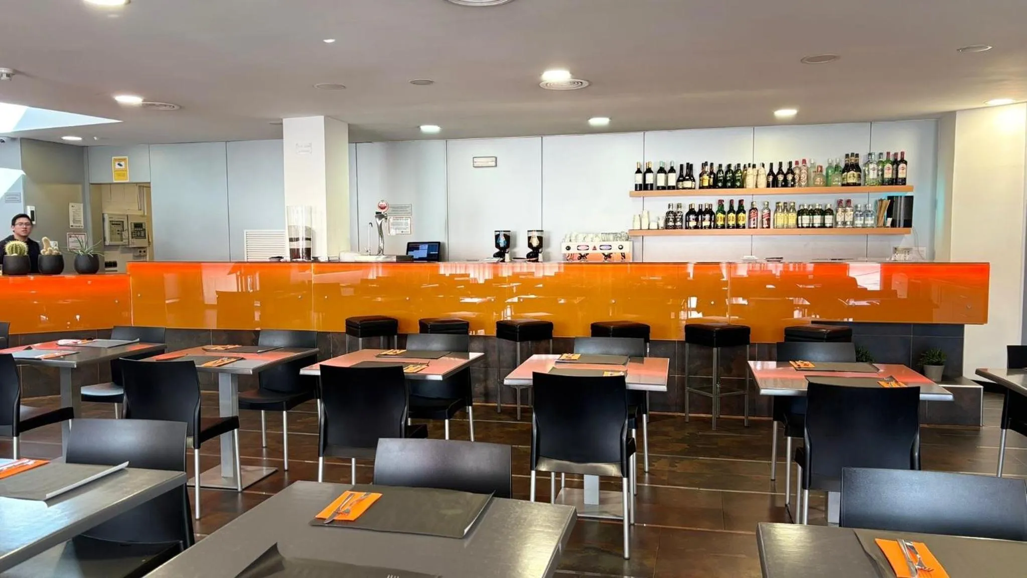 Restaurant/places to eat in H2 Fuenlabrada