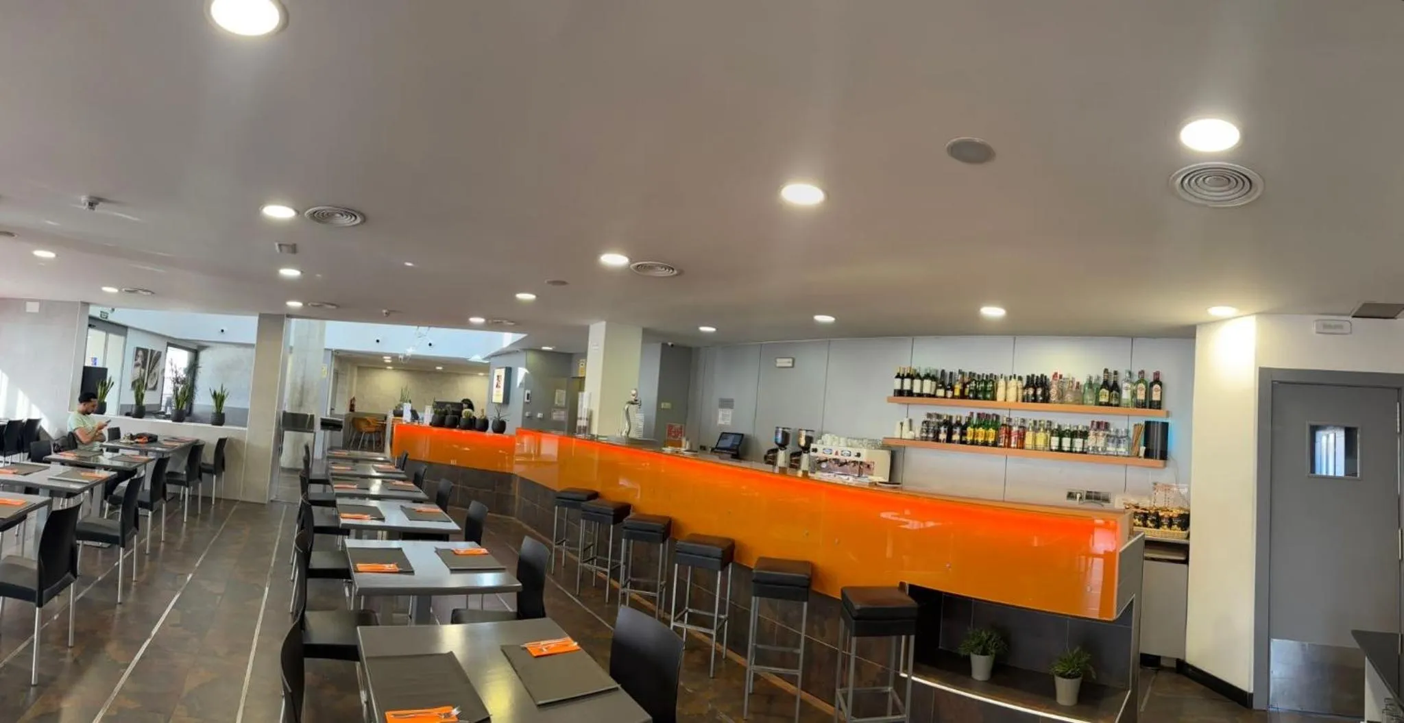 Restaurant/places to eat in H2 Fuenlabrada