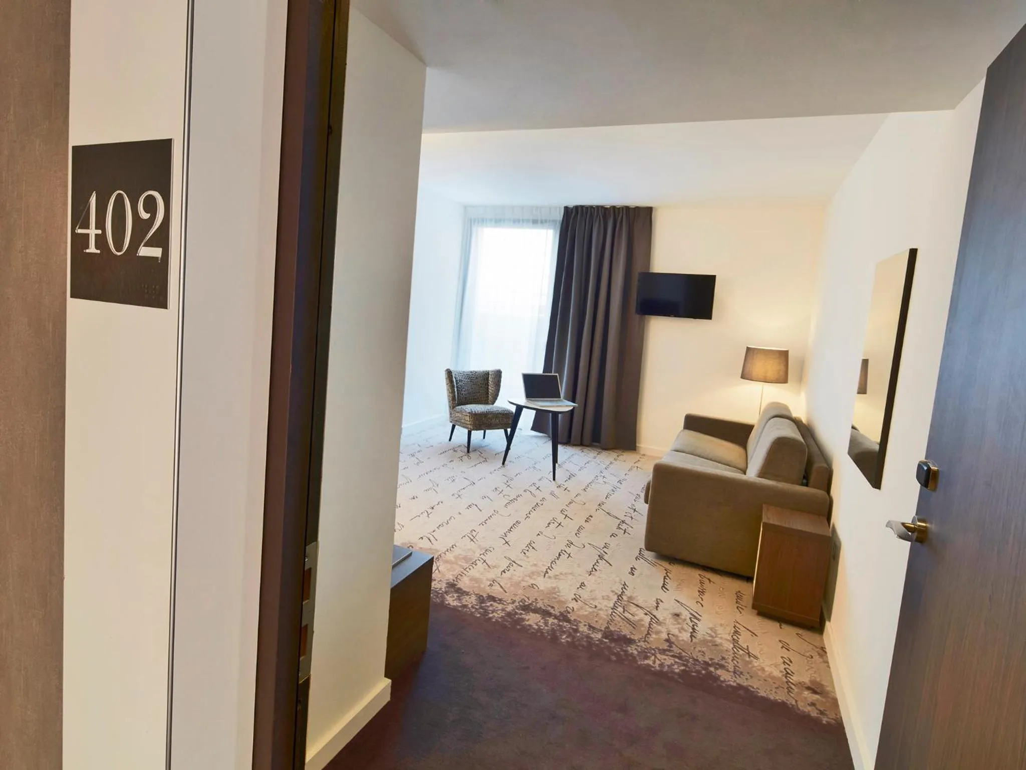 Photo of the whole room in Kyriad Troyes Centre