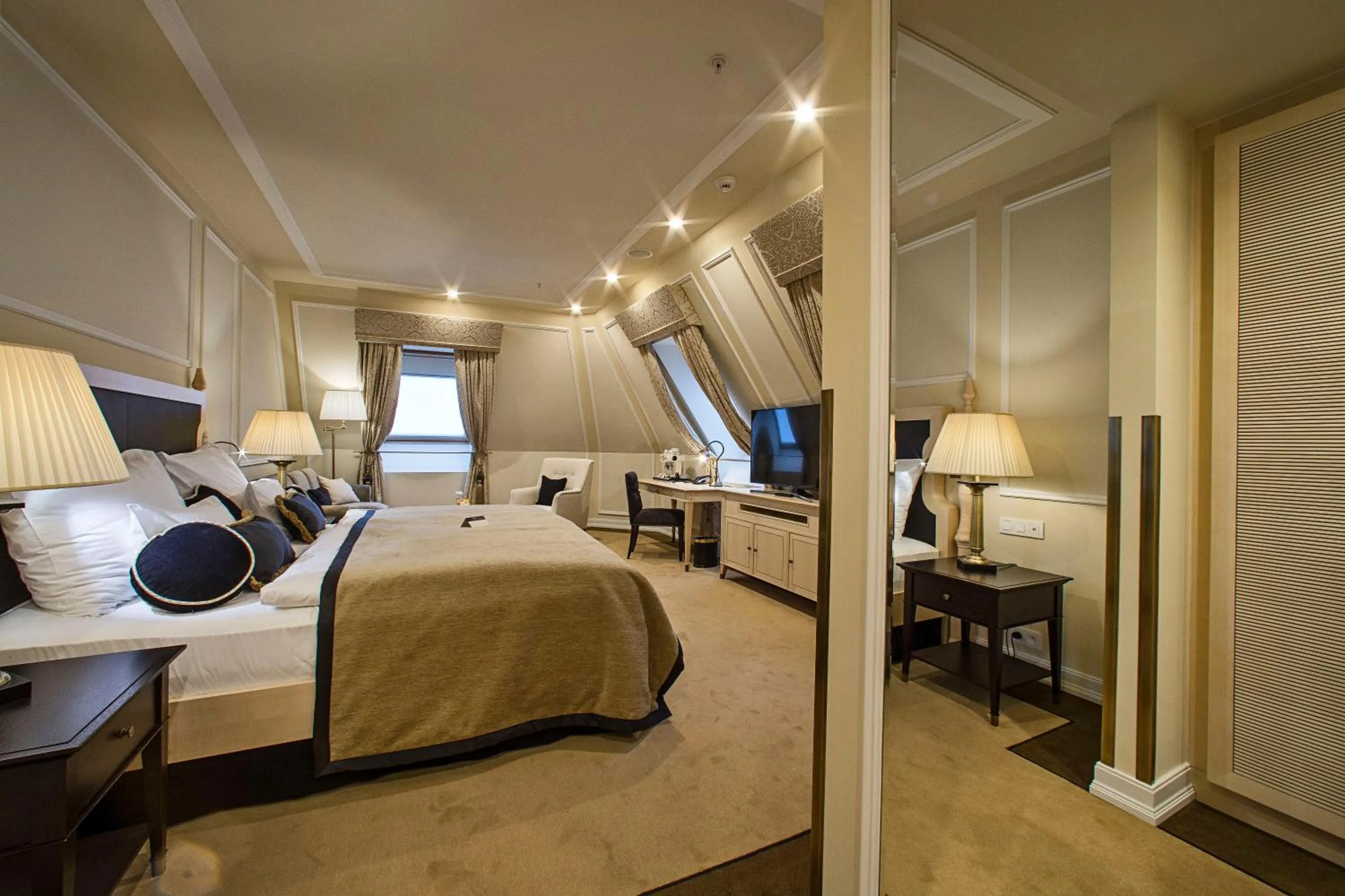 Bedroom, Bed in Wilson Palace by LOFT