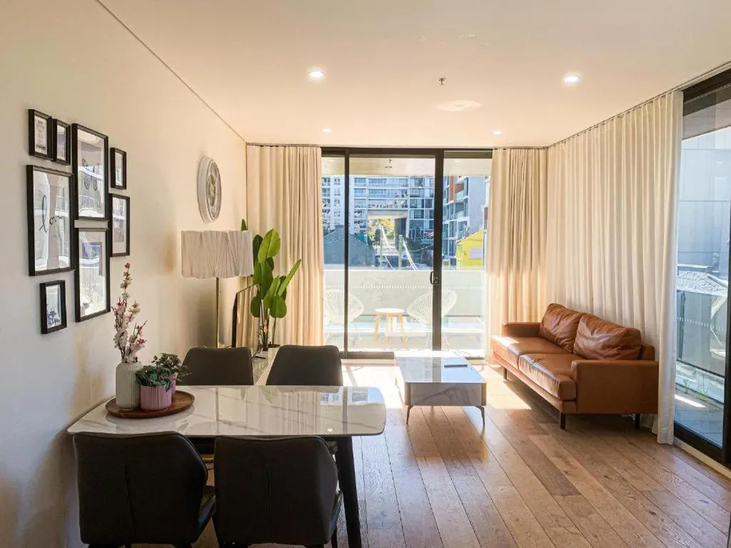 Cozy 2 Bedroom Apt at Waterloo