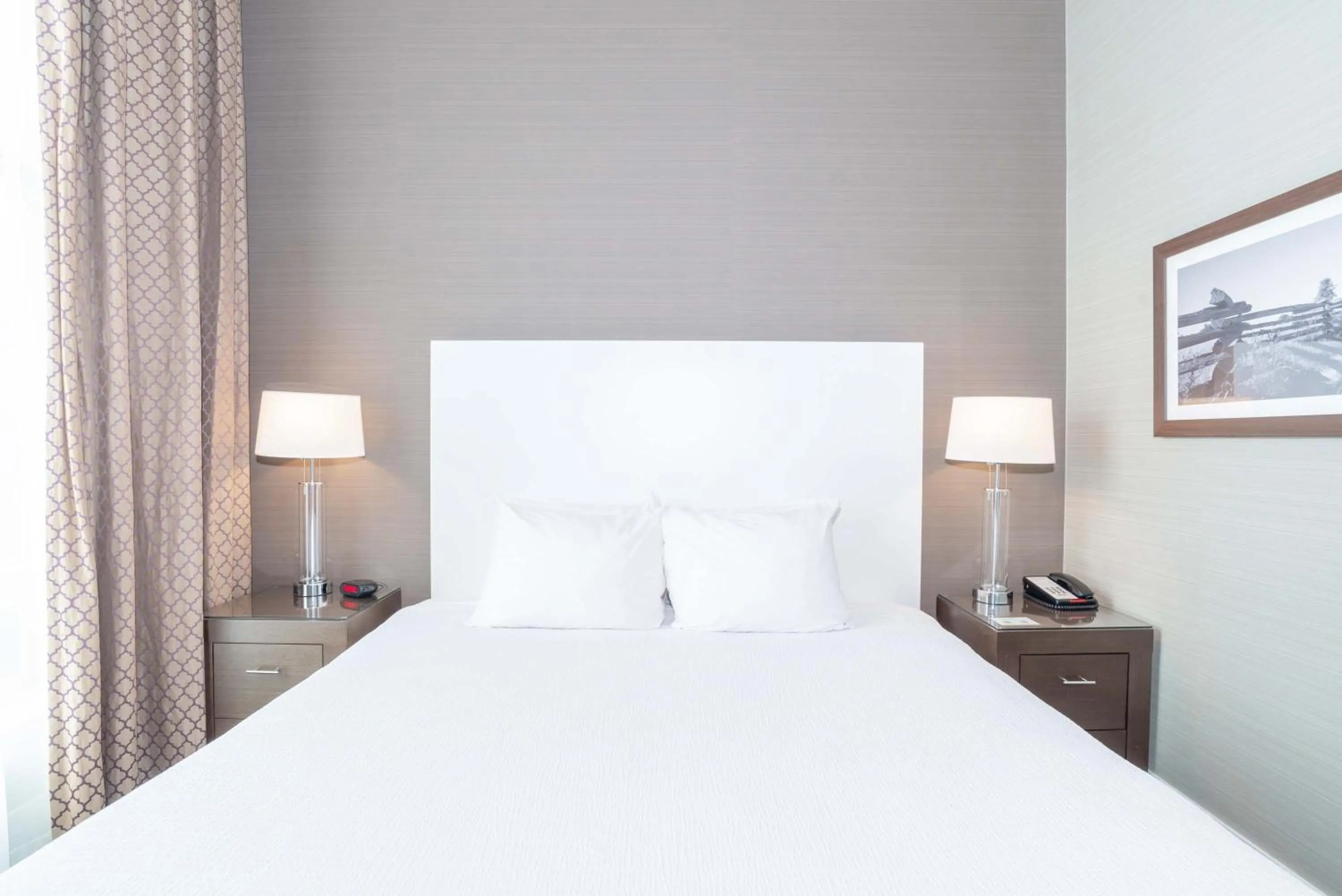 Photo of the whole room, Bed in Sandman Hotel Abbotsford Airport