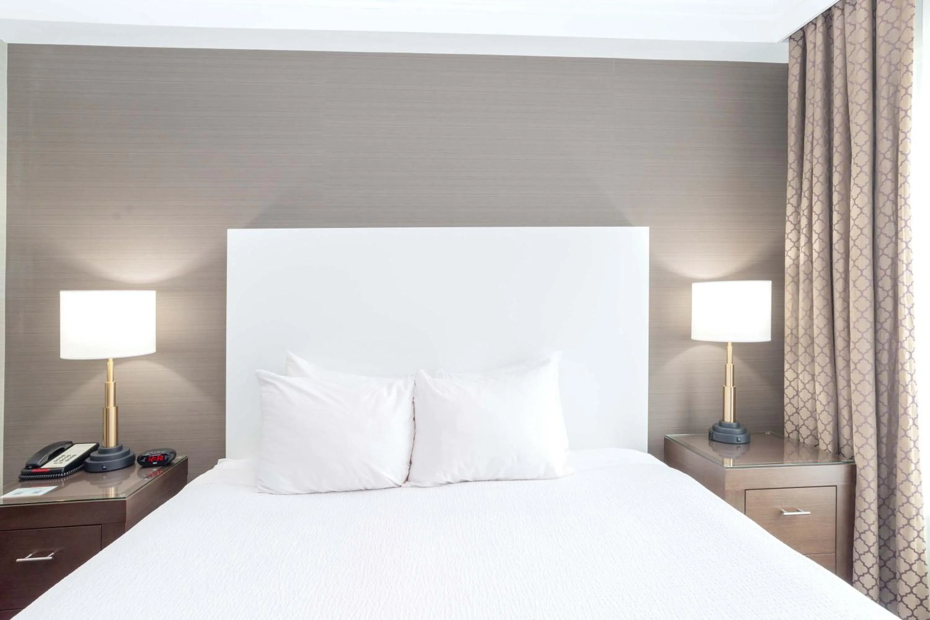 Photo of the whole room, Bed in Sandman Hotel Abbotsford Airport