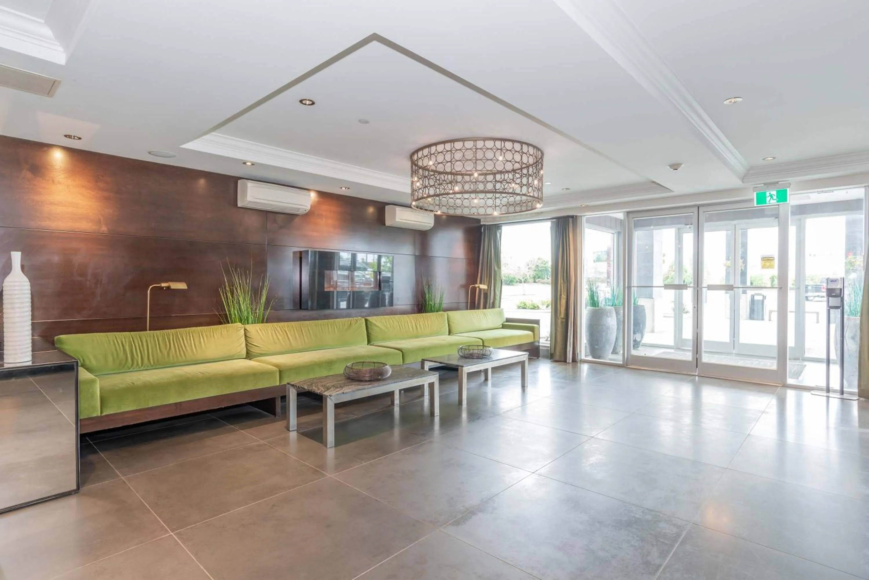 Lobby or reception in Sandman Hotel Abbotsford Airport