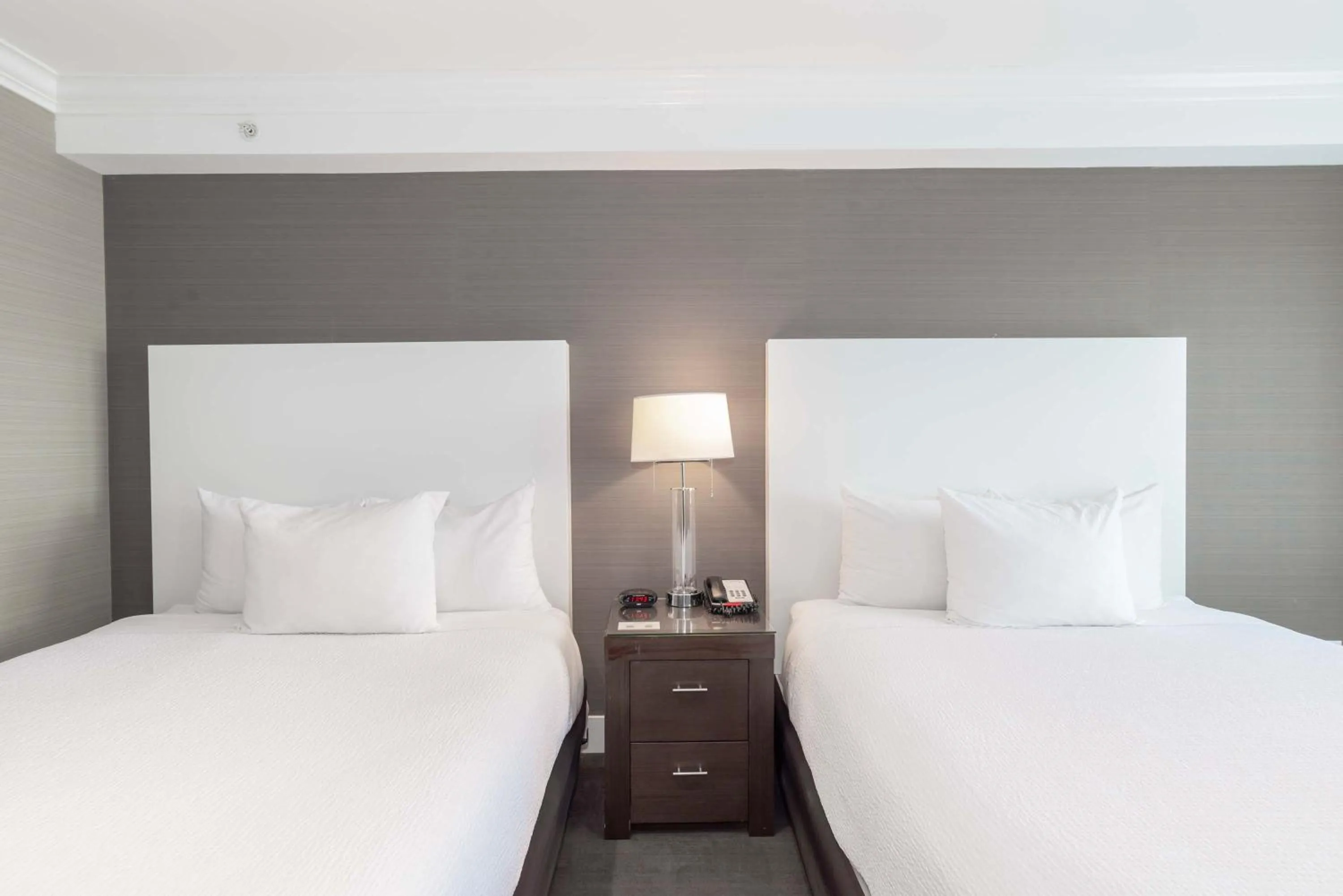 Photo of the whole room, Bed in Sandman Hotel Abbotsford Airport