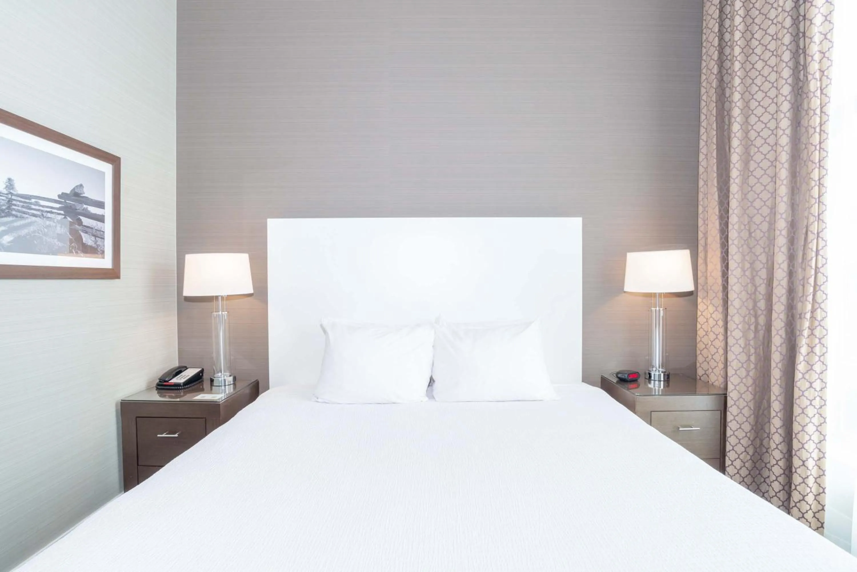 Photo of the whole room, Bed in Sandman Hotel Abbotsford Airport