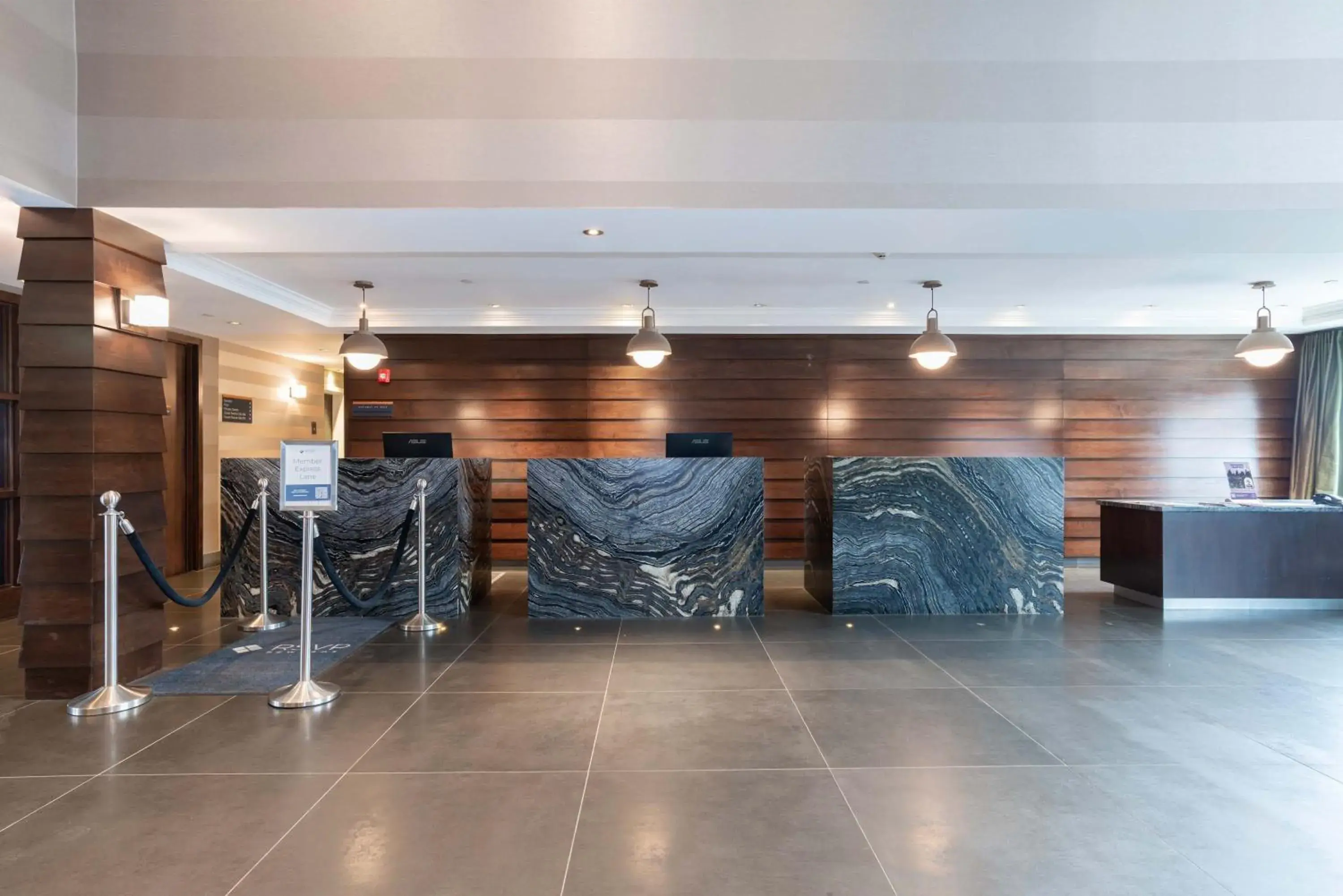 Facade/entrance in Sandman Hotel Abbotsford Airport Facade/entrance in Sandman Hotel Abbotsford Airport