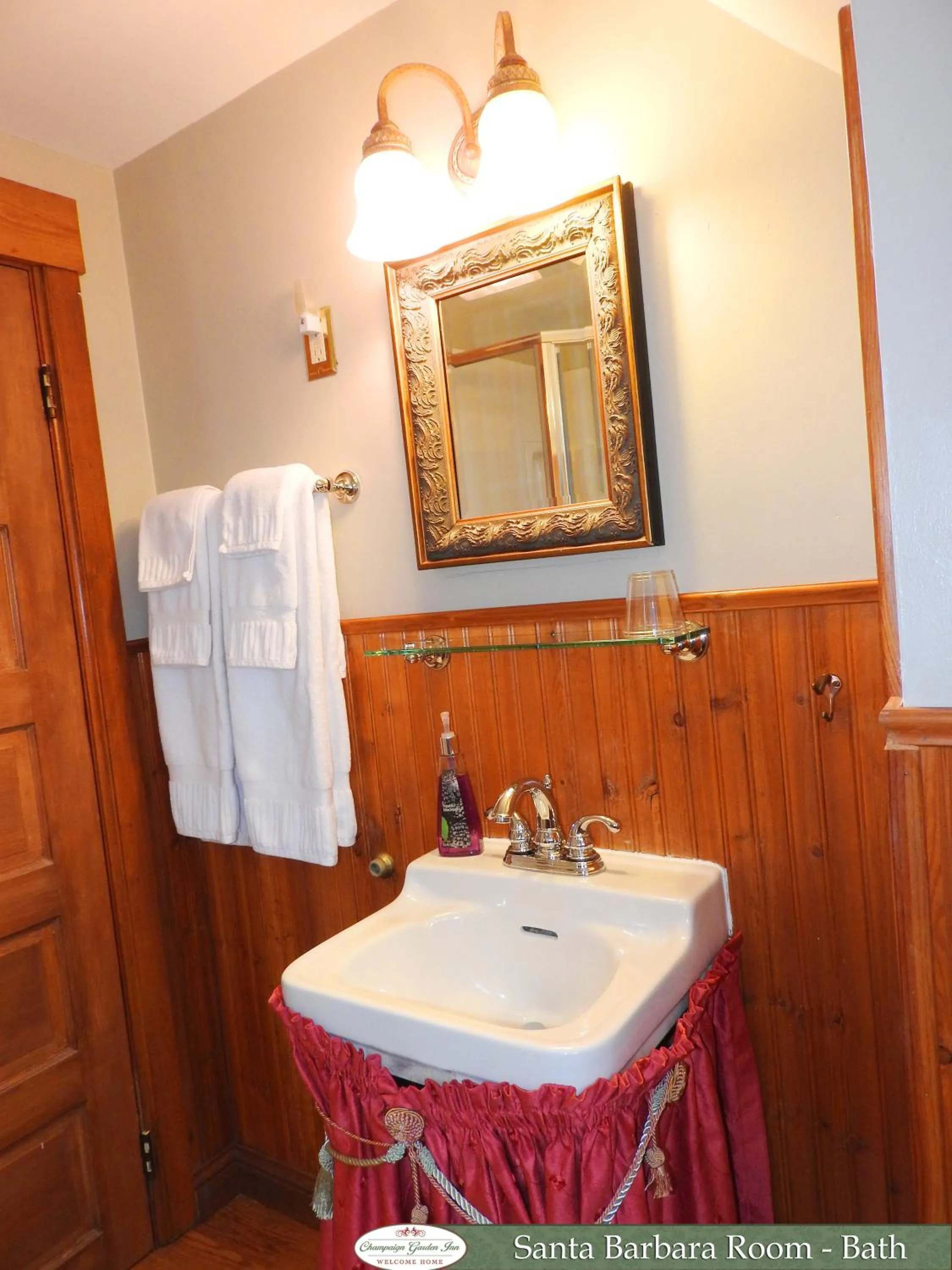 Bathroom in Champaign Garden Inn