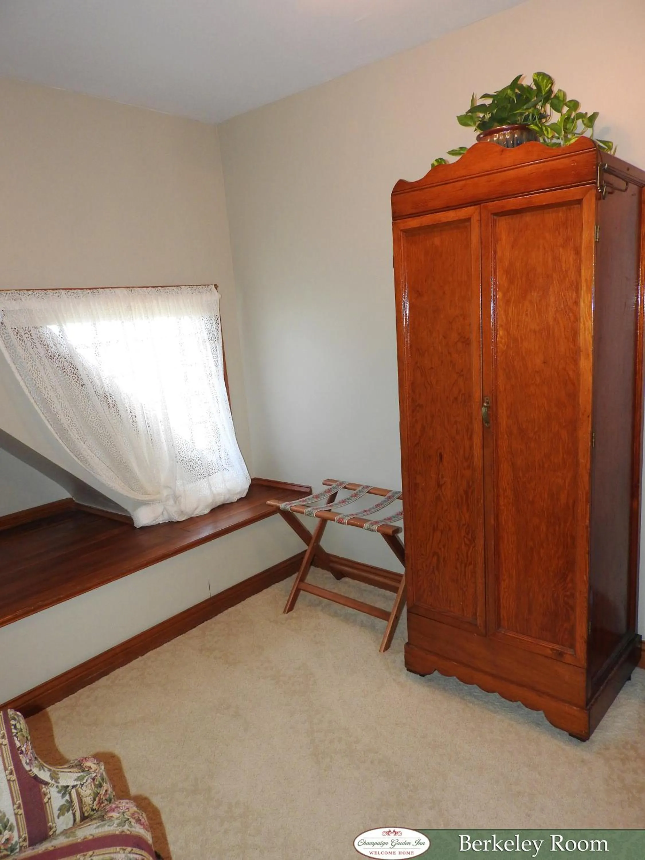 Decorative detail in Champaign Garden Inn