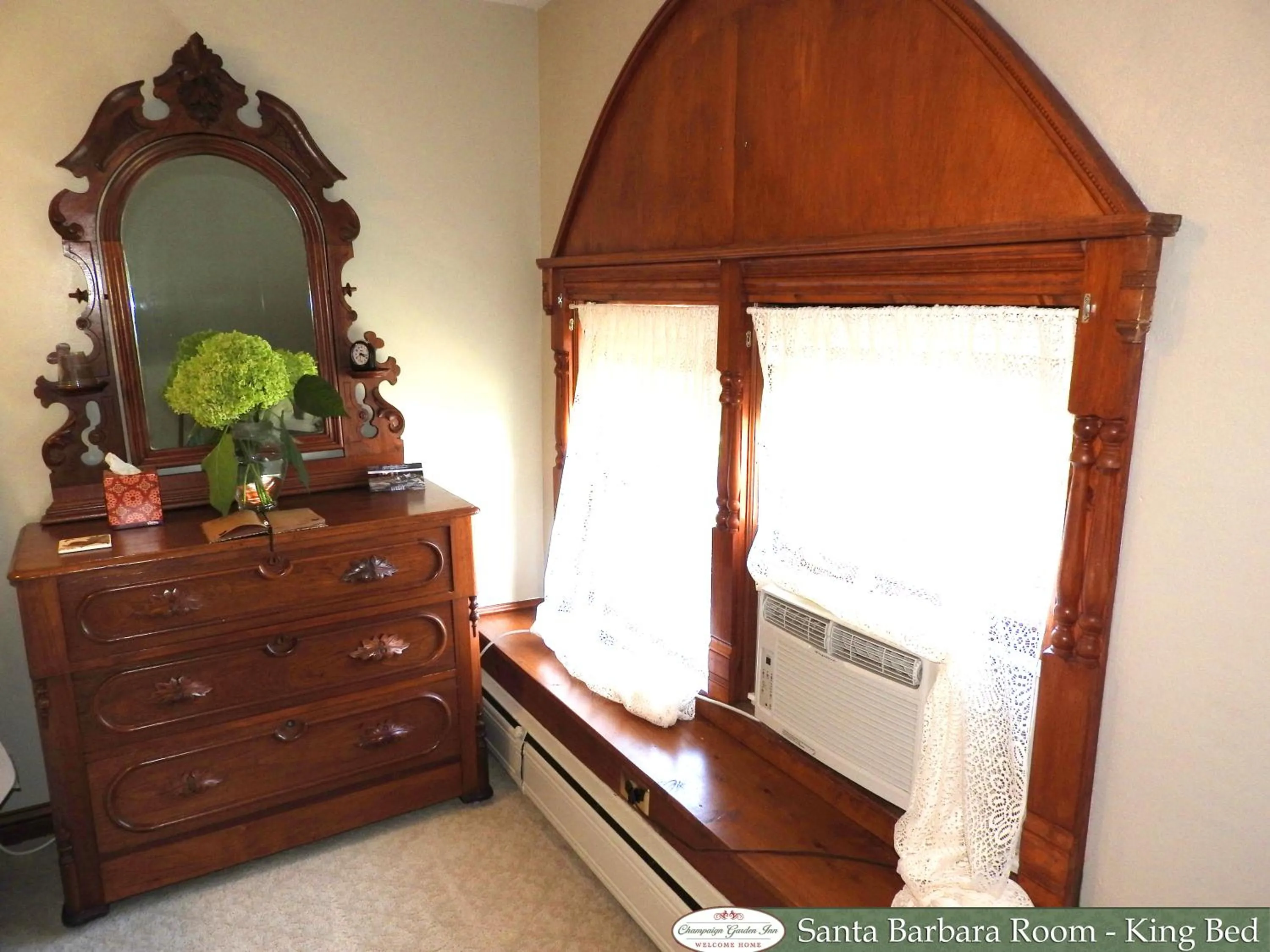 Decorative detail in Champaign Garden Inn