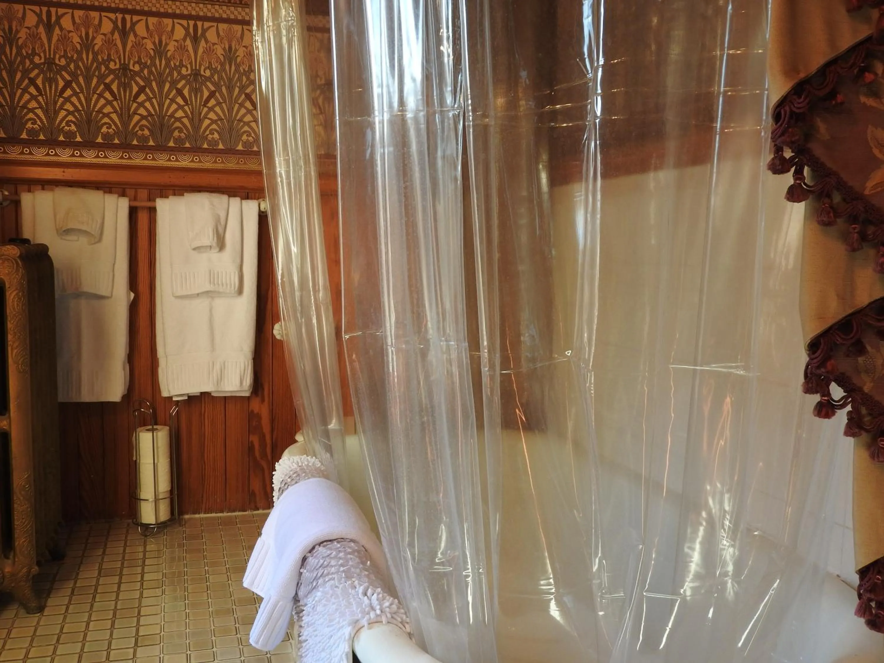 Shower in Champaign Garden Inn