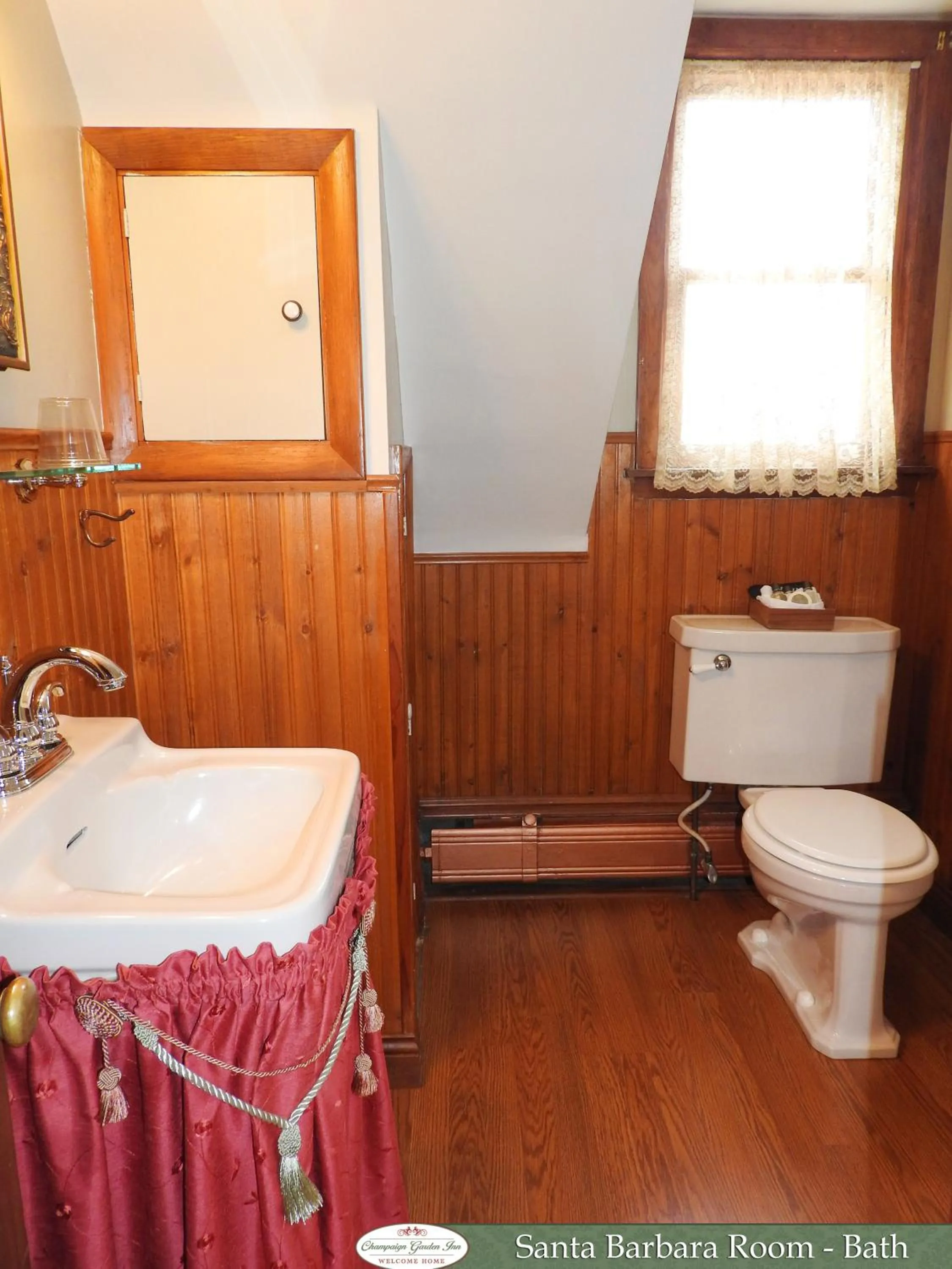 Bathroom in Champaign Garden Inn