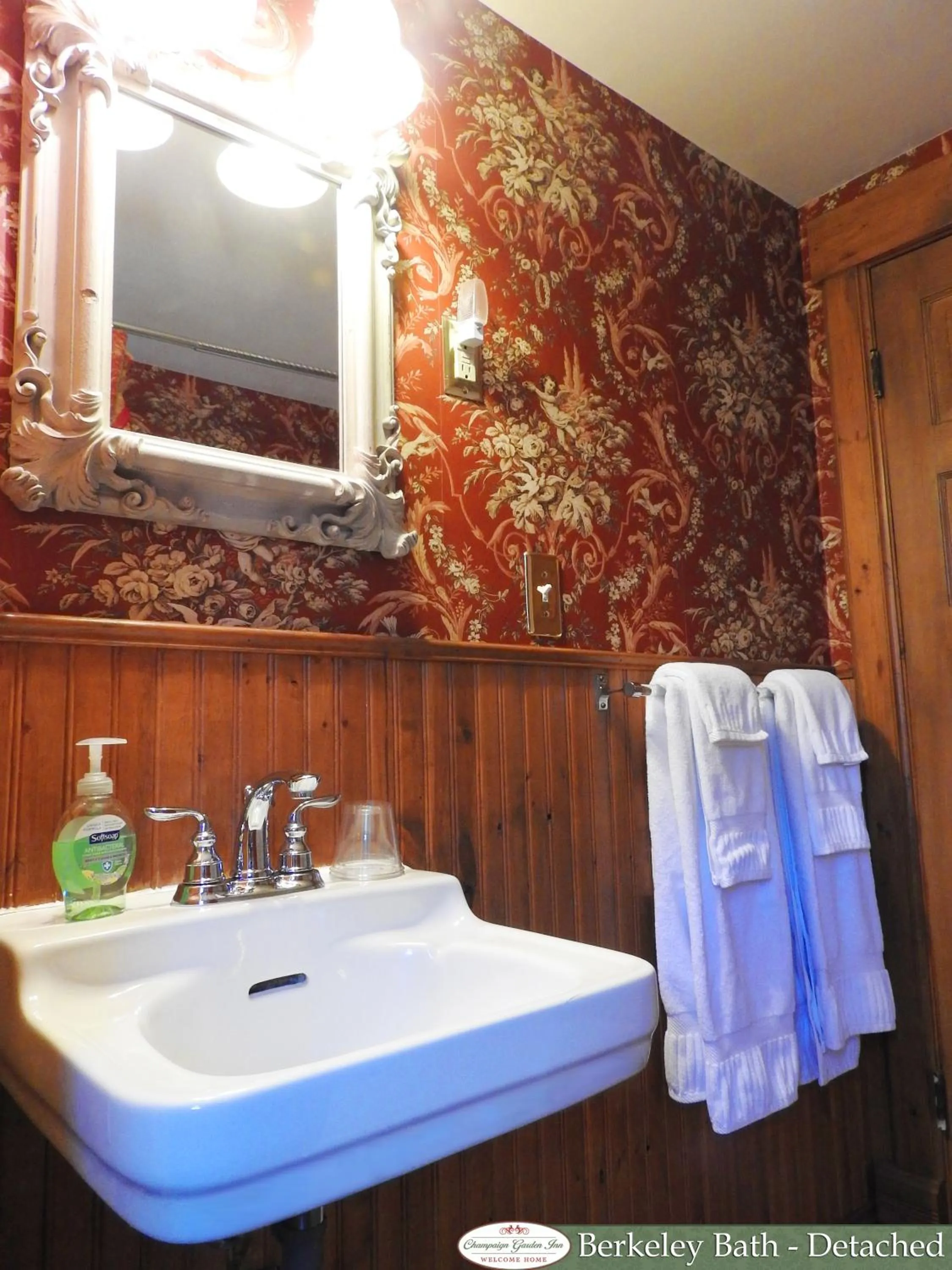 Bathroom in Champaign Garden Inn