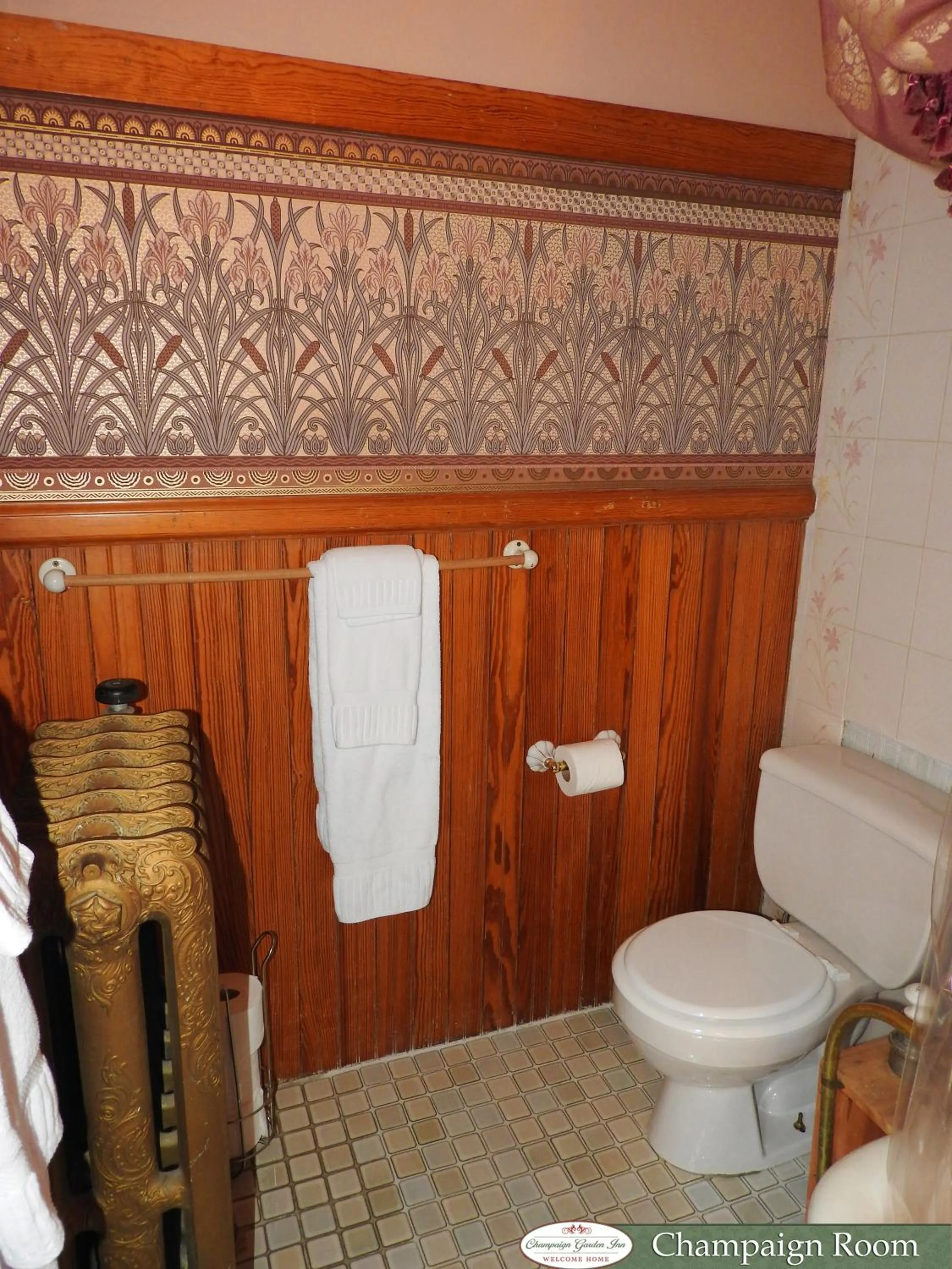 Bathroom in Champaign Garden Inn