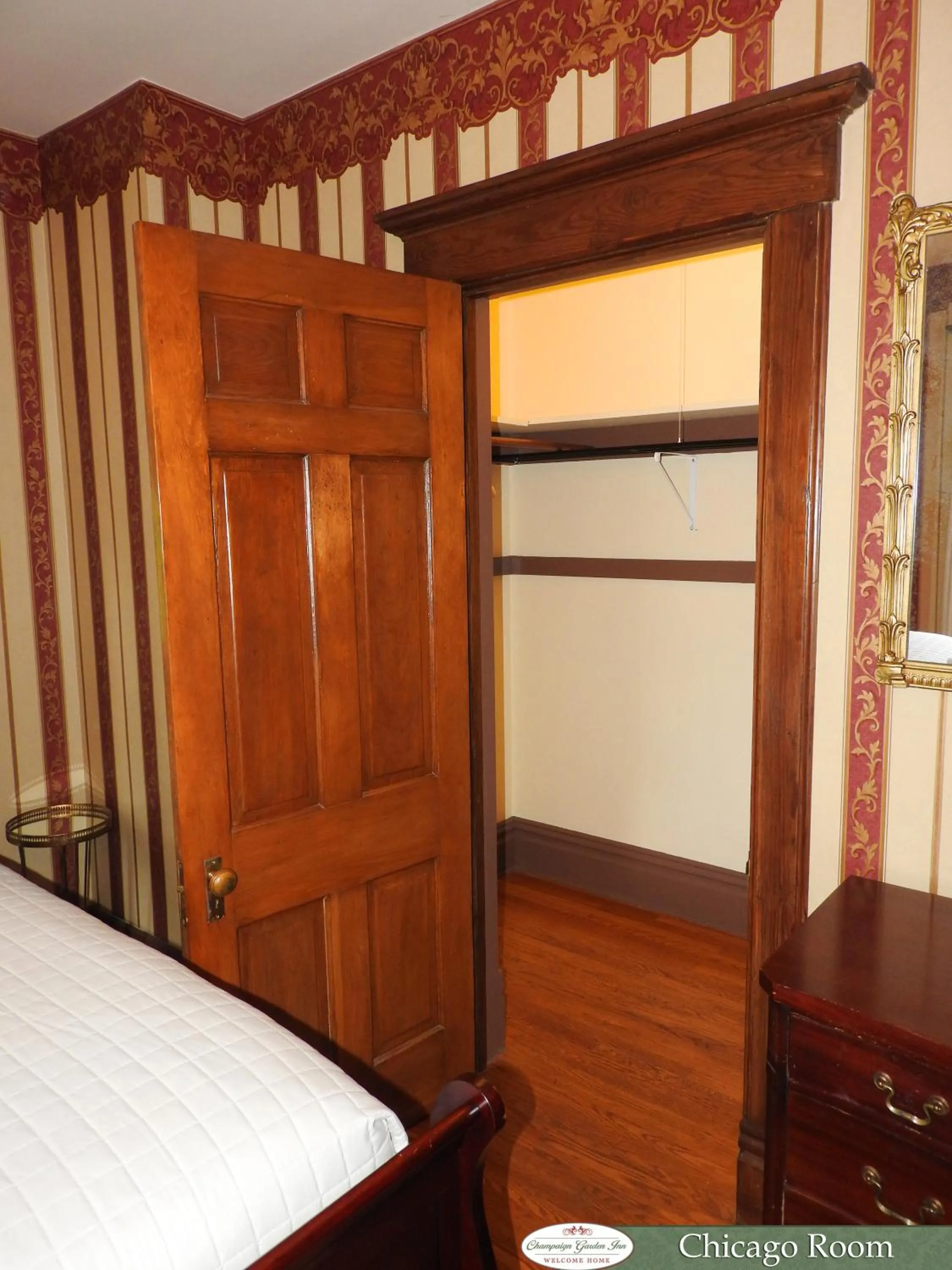 Decorative detail, Bed in Champaign Garden Inn