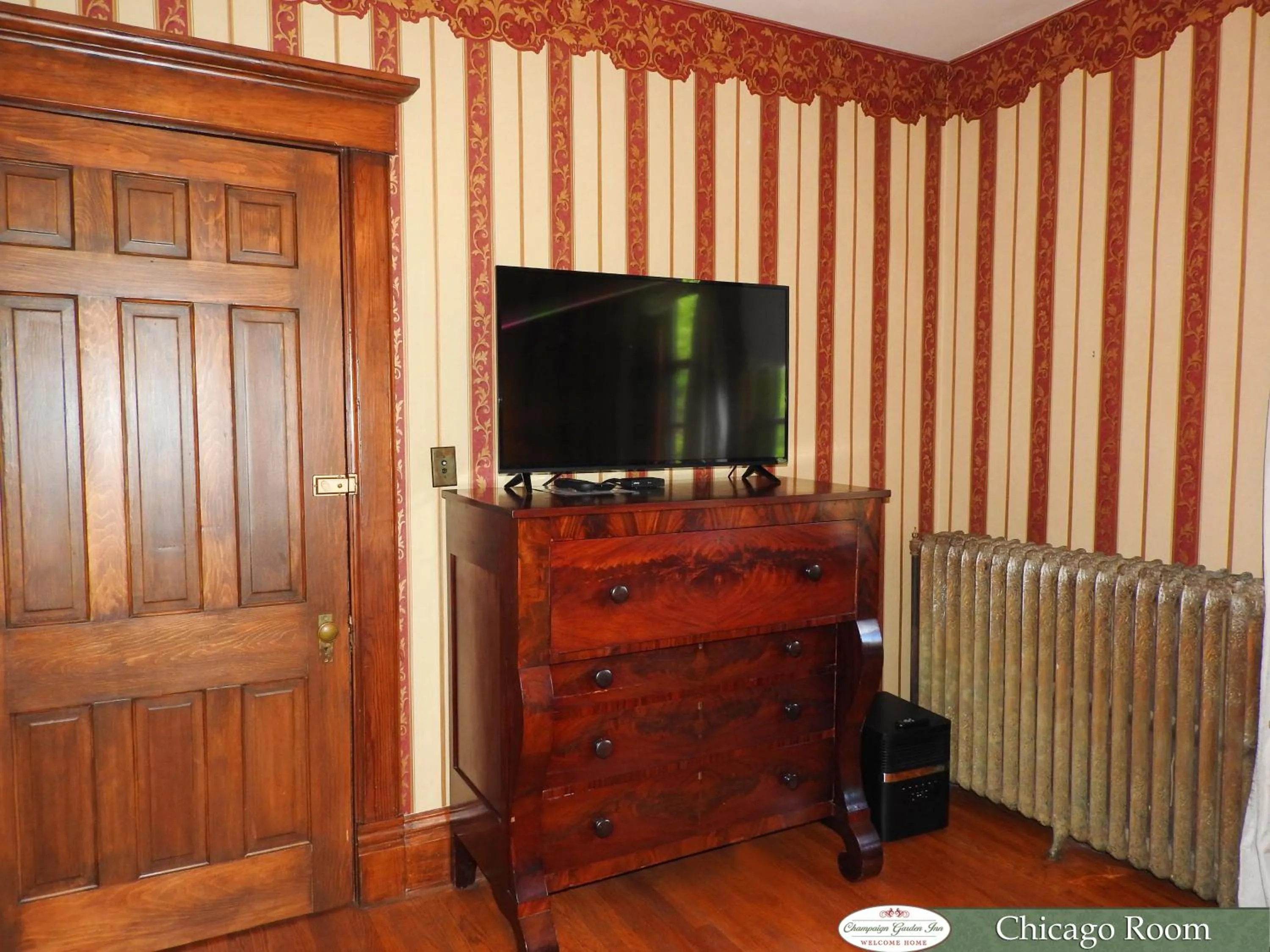 Decorative detail in Champaign Garden Inn