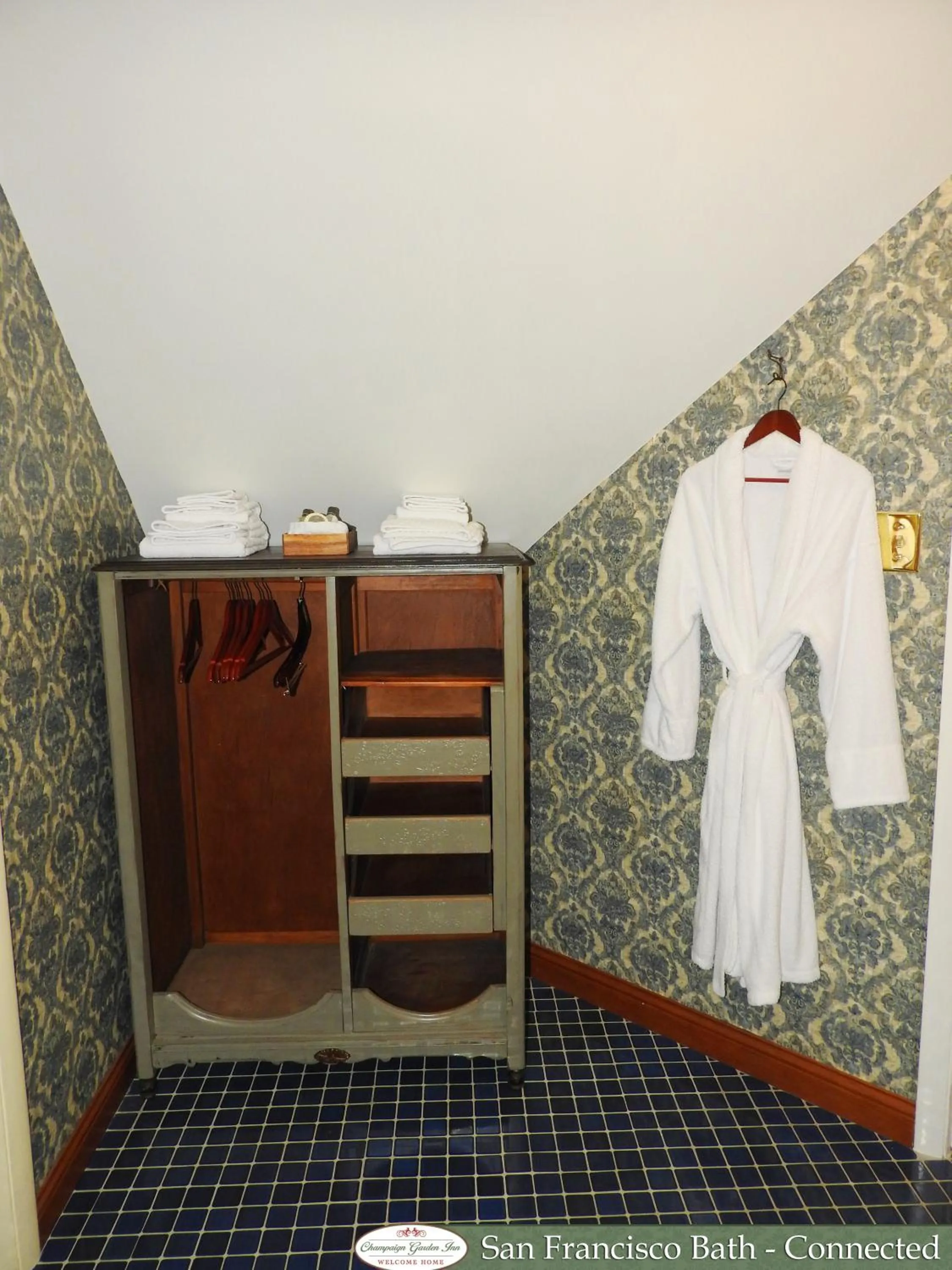 Bathroom in Champaign Garden Inn